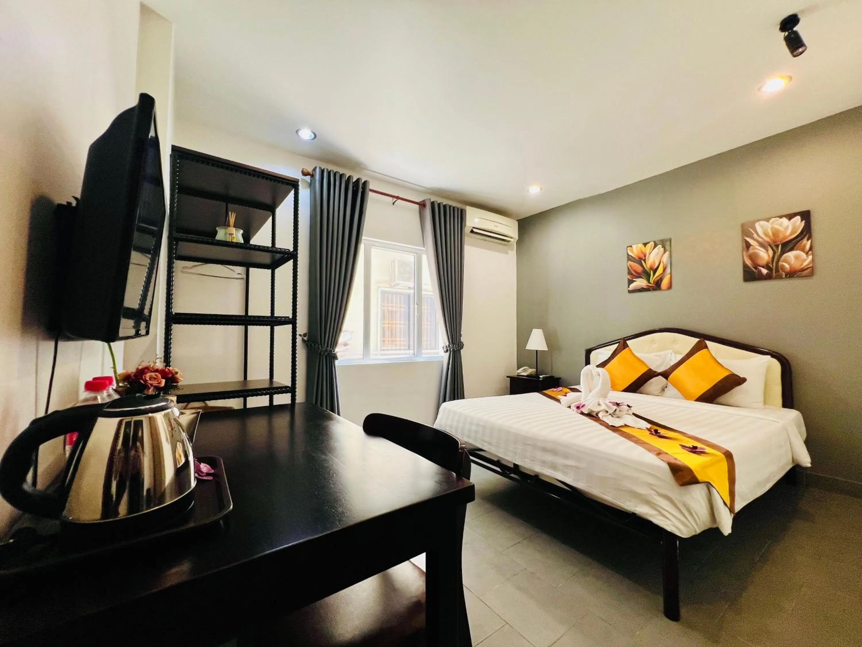 Bed in Sun Chakra Boutique Hotel - 50m to Museum & Royal Palace & Walking street