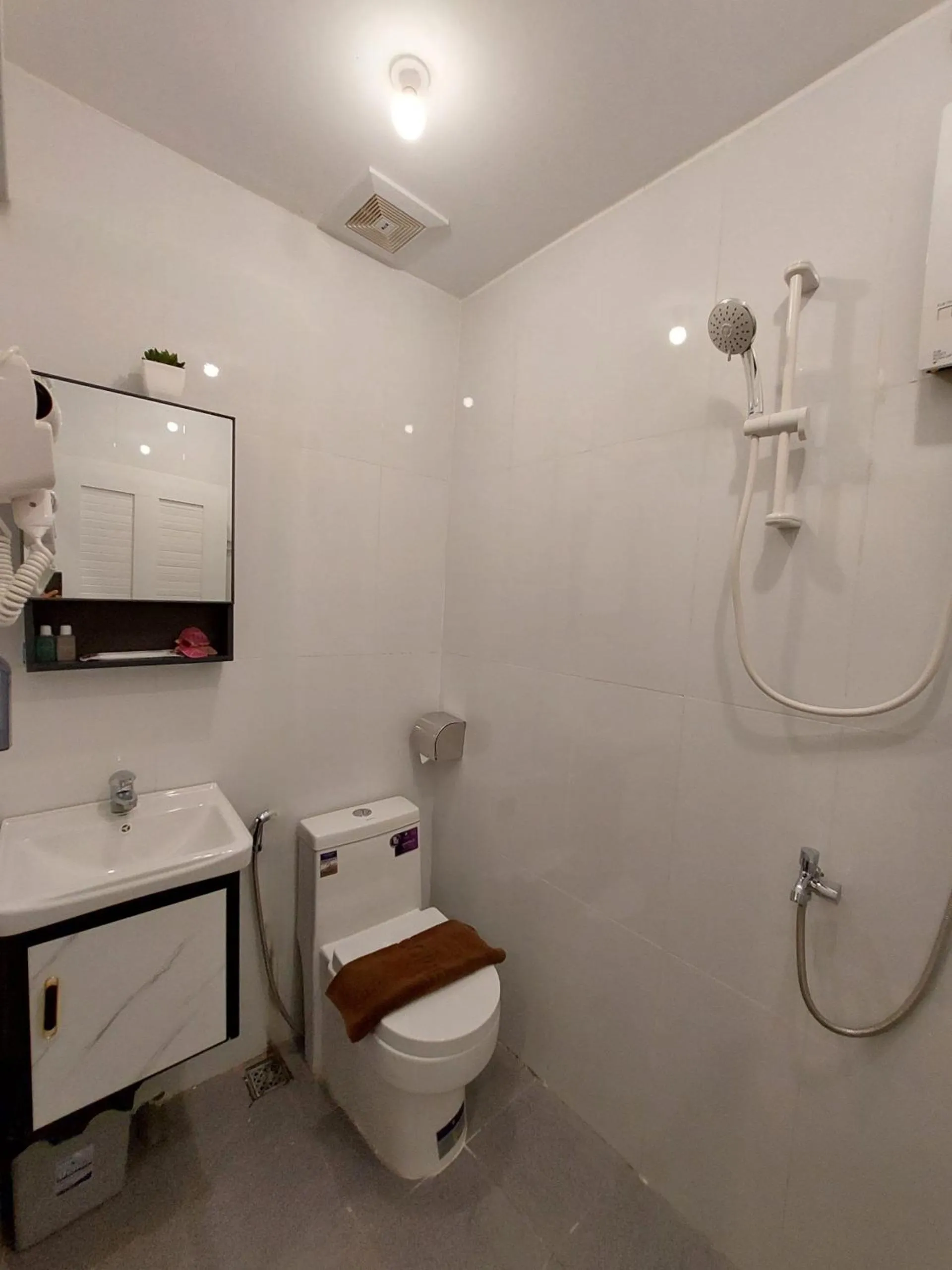 Bathroom in Sun Chakra Boutique Hotel - 50m to Museum & Royal Palace & Walking street