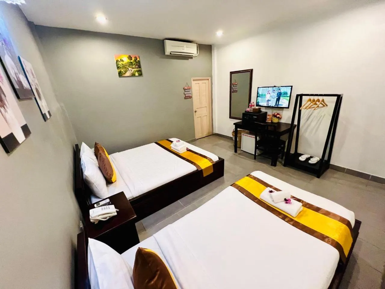 Photo of the whole room, Bed in Sun Chakra Boutique Hotel - 50m to Museum & Royal Palace & Walking street
