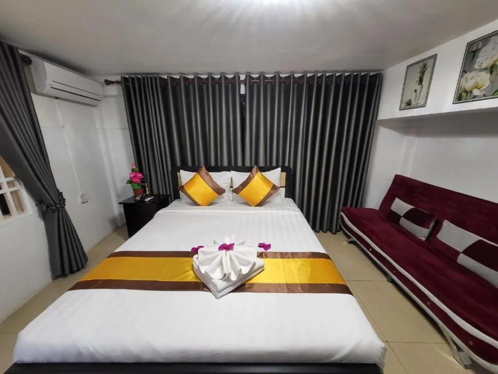 Bed in Sun Chakra Boutique Hotel - 50m to Museum & Royal Palace & Walking street