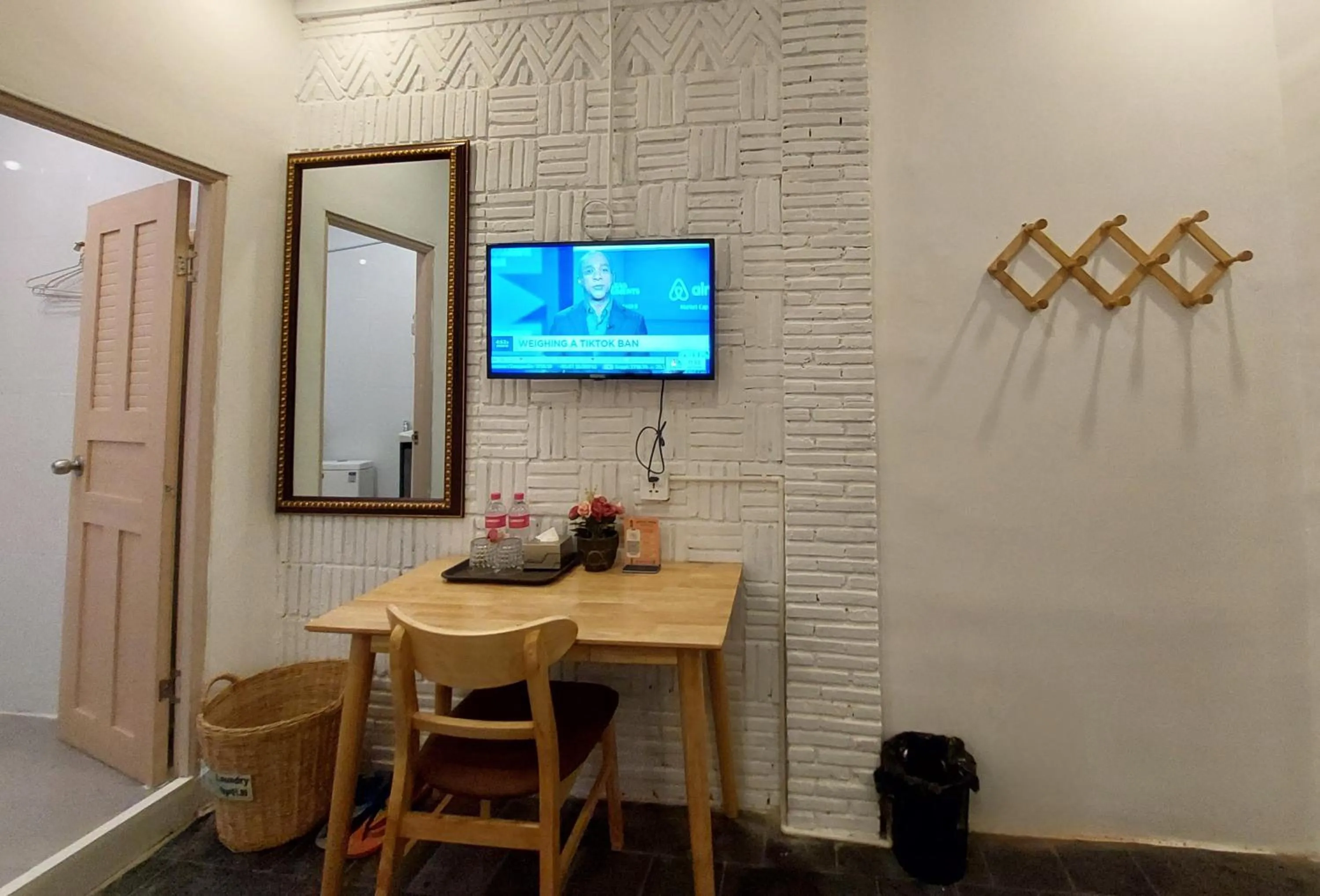 TV and multimedia in Sun Chakra Boutique Hotel - 50m to Museum & Royal Palace & Walking street