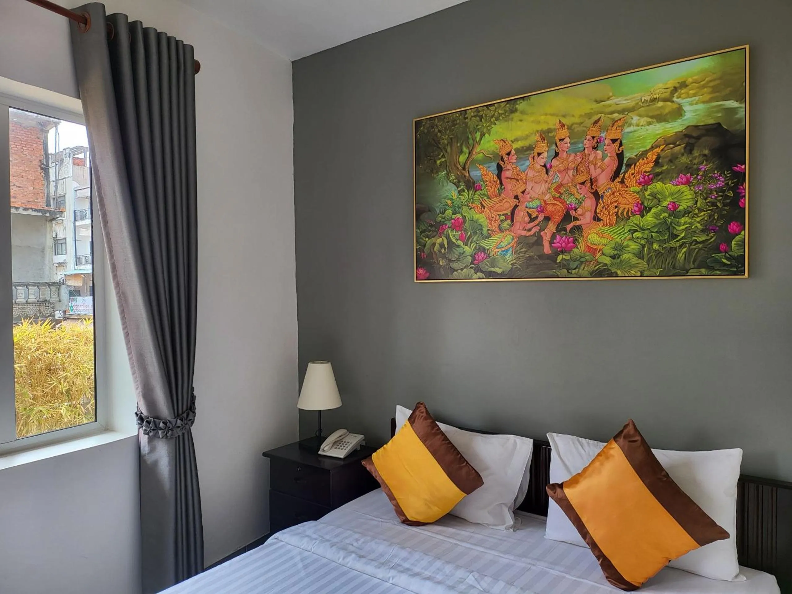 Bed in Sun Chakra Boutique Hotel - 50m to Museum & Royal Palace & Walking street