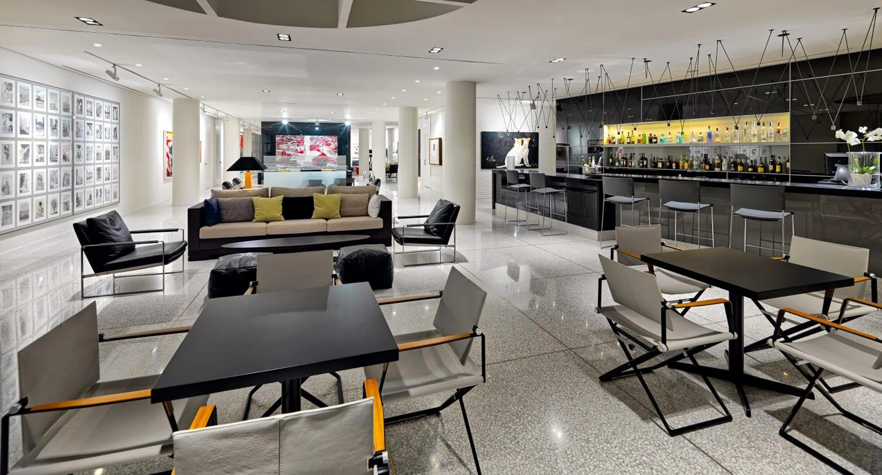 Restaurant/places to eat in H10 Art Gallery 4* Sup