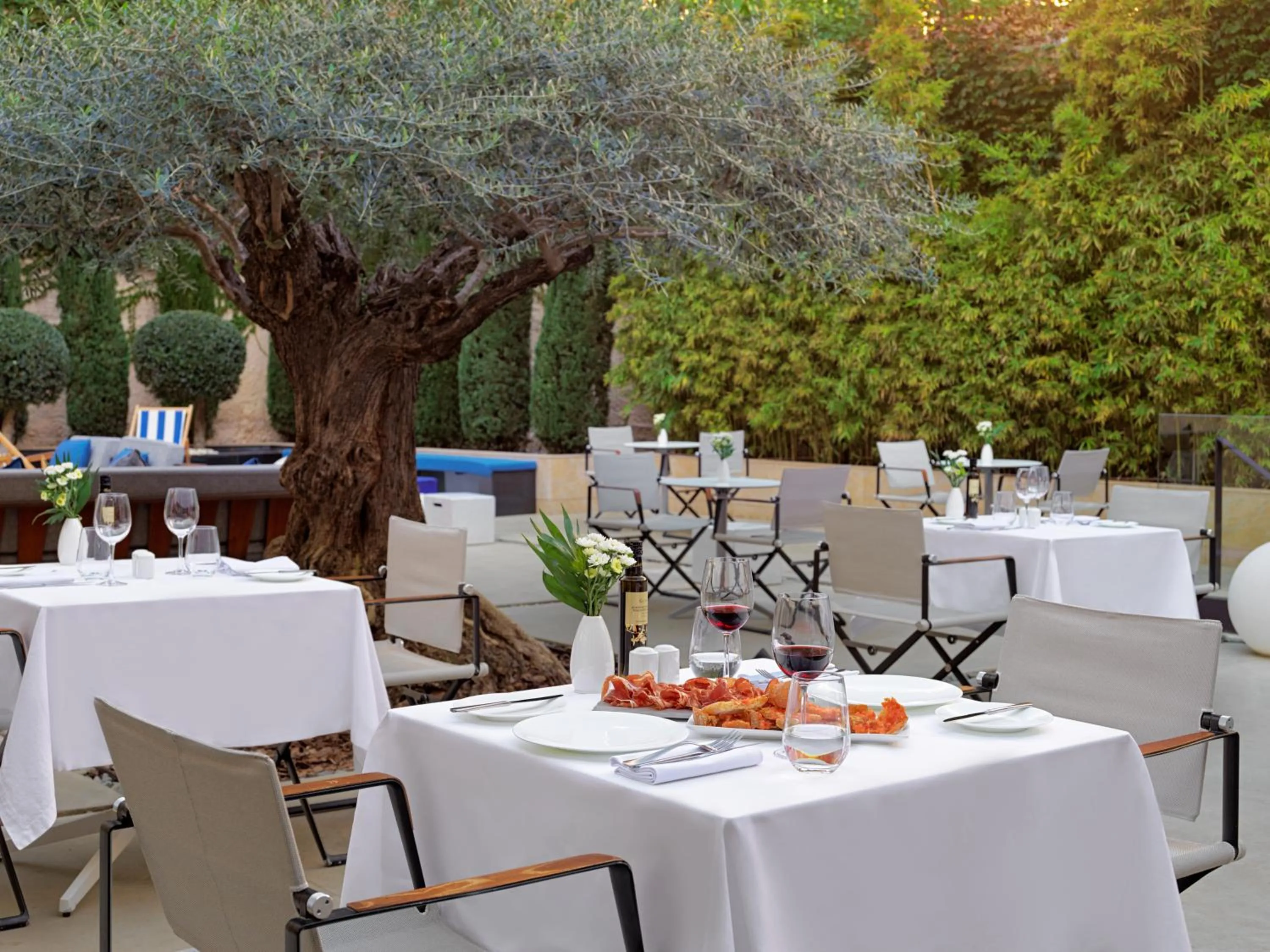 Restaurant/places to eat in H10 Art Gallery 4* Sup