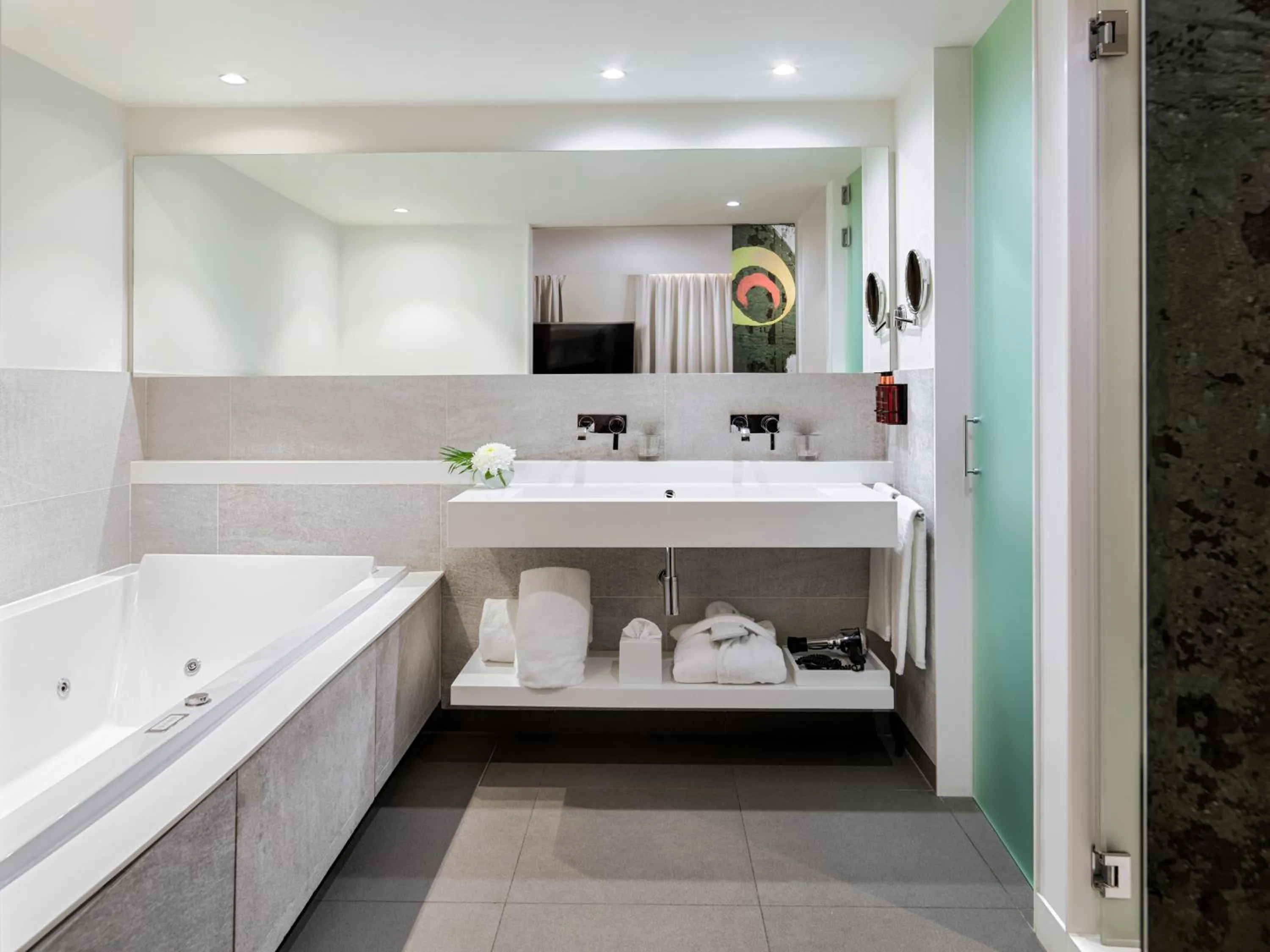 Bathroom in H10 Art Gallery 4* Sup