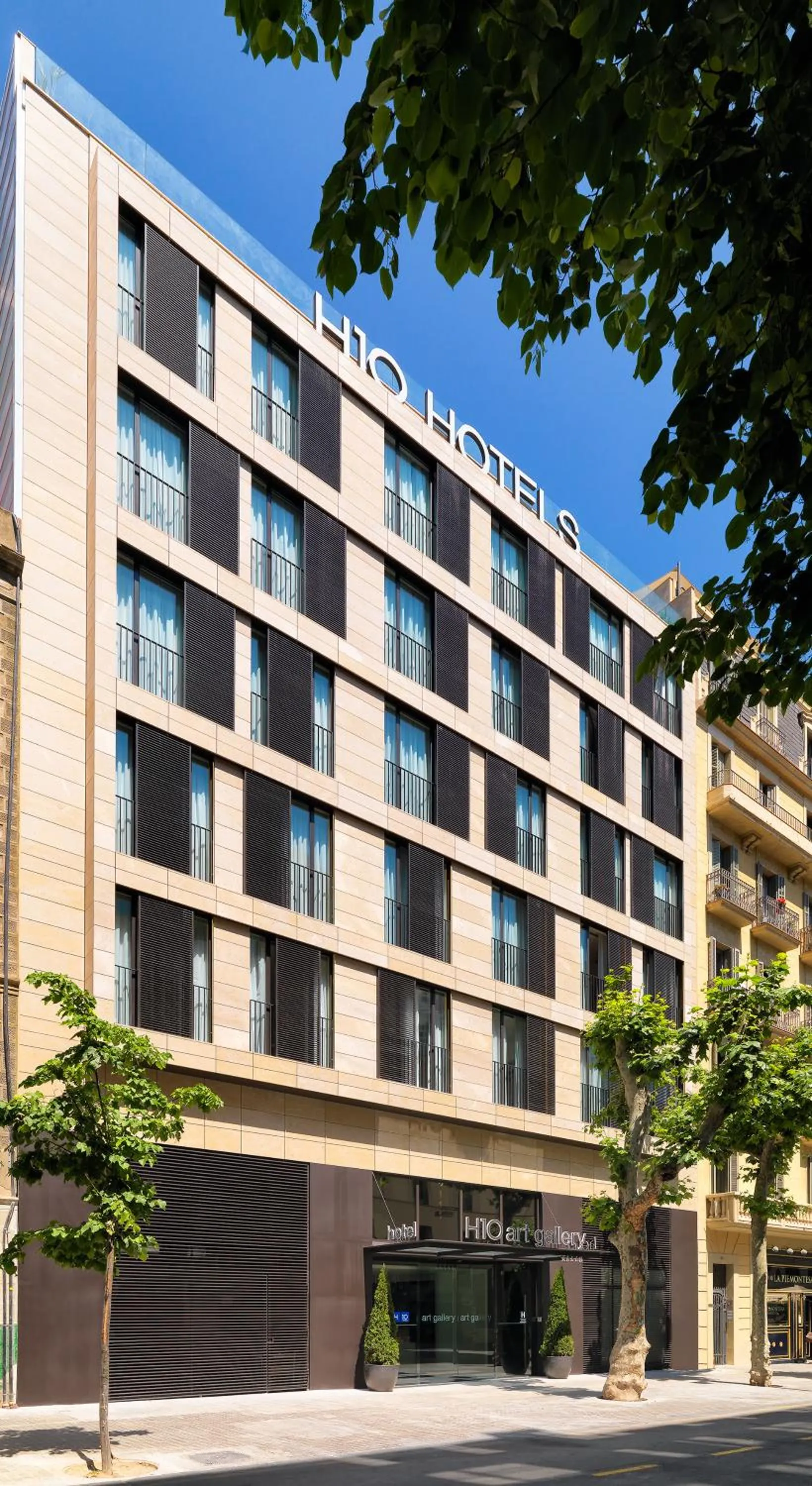 Facade/entrance in H10 Art Gallery 4* Sup