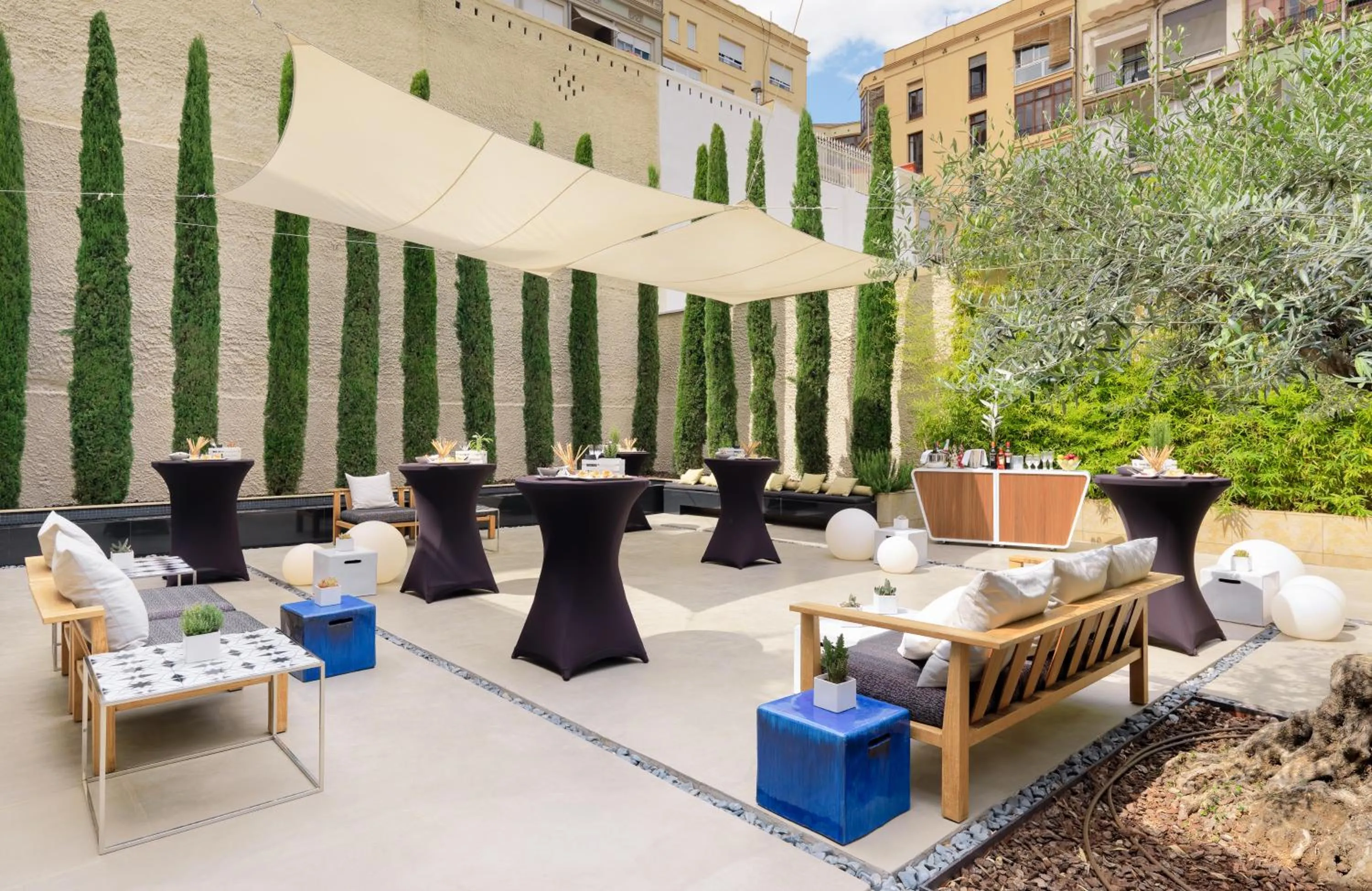 Business facilities in H10 Art Gallery 4* Sup