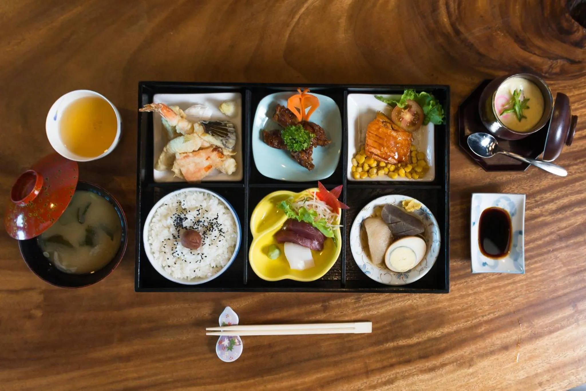 Food and drinks in Microtel by Wyndham South Forbes near Nuvali