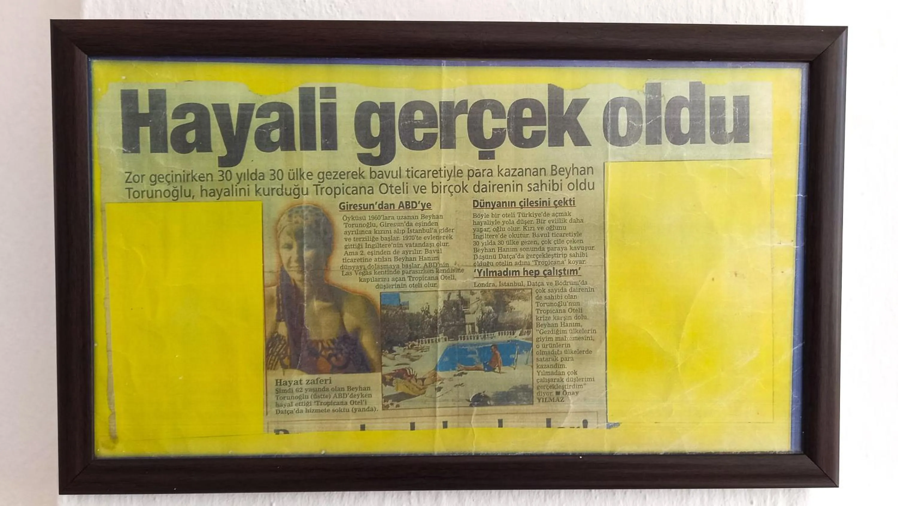 Text overlay in Hotel Tropicana