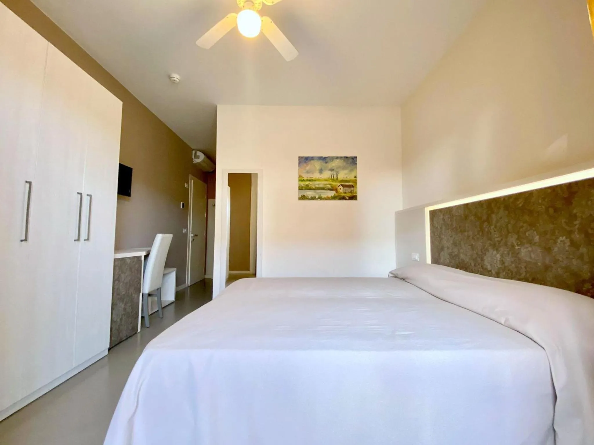 Bedroom, Bed in Hotel Maioli - Colazione XXL fino alle 12