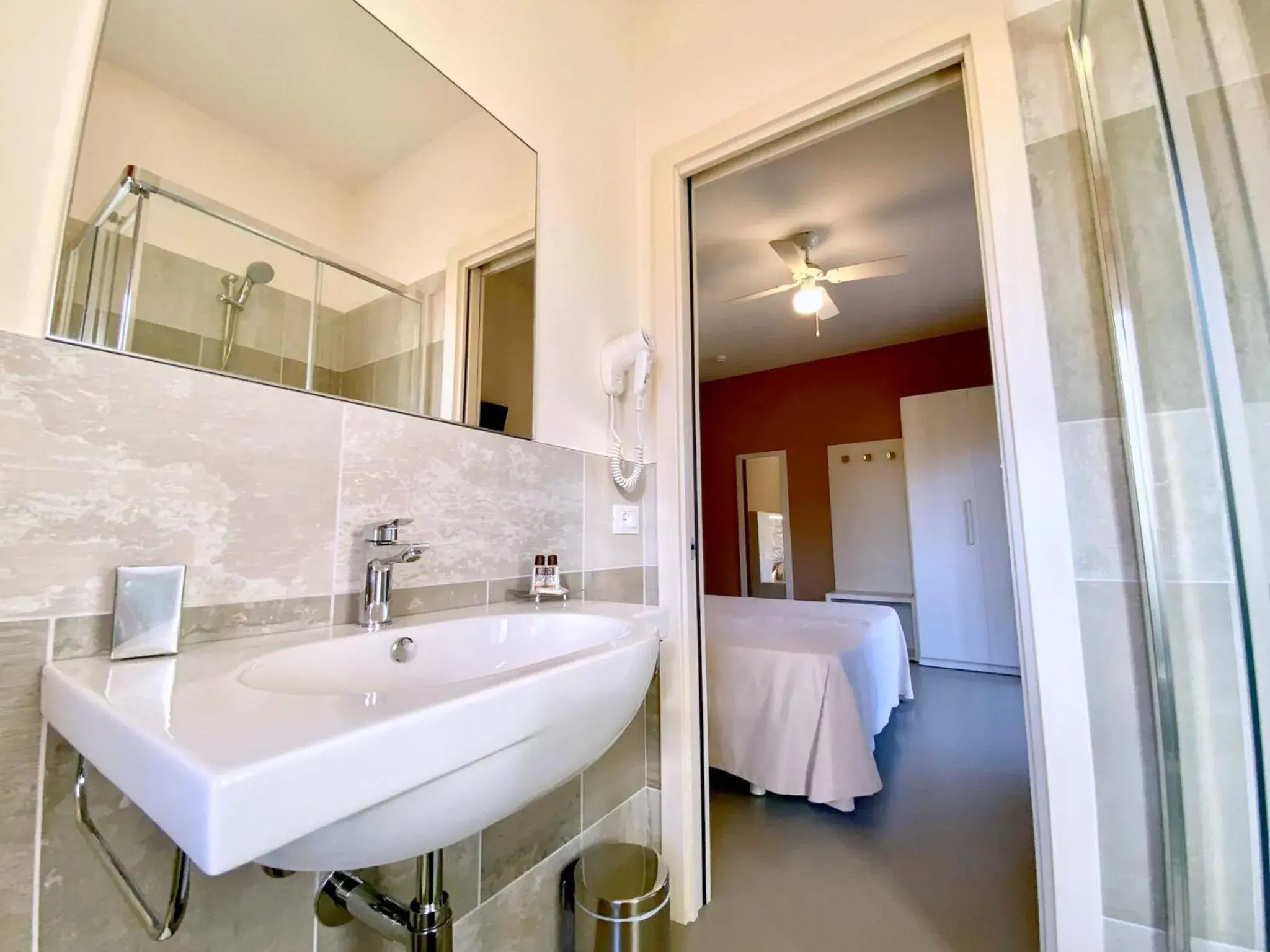 Luxury Triple Room in Hotel Maioli - Colazione XXL fino alle 12 Luxury Triple Room in Hotel Maioli - Colazione XXL fino alle 12