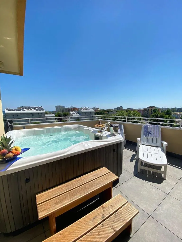 Hot Tub in Hotel Maioli - Colazione XXL fino alle 12