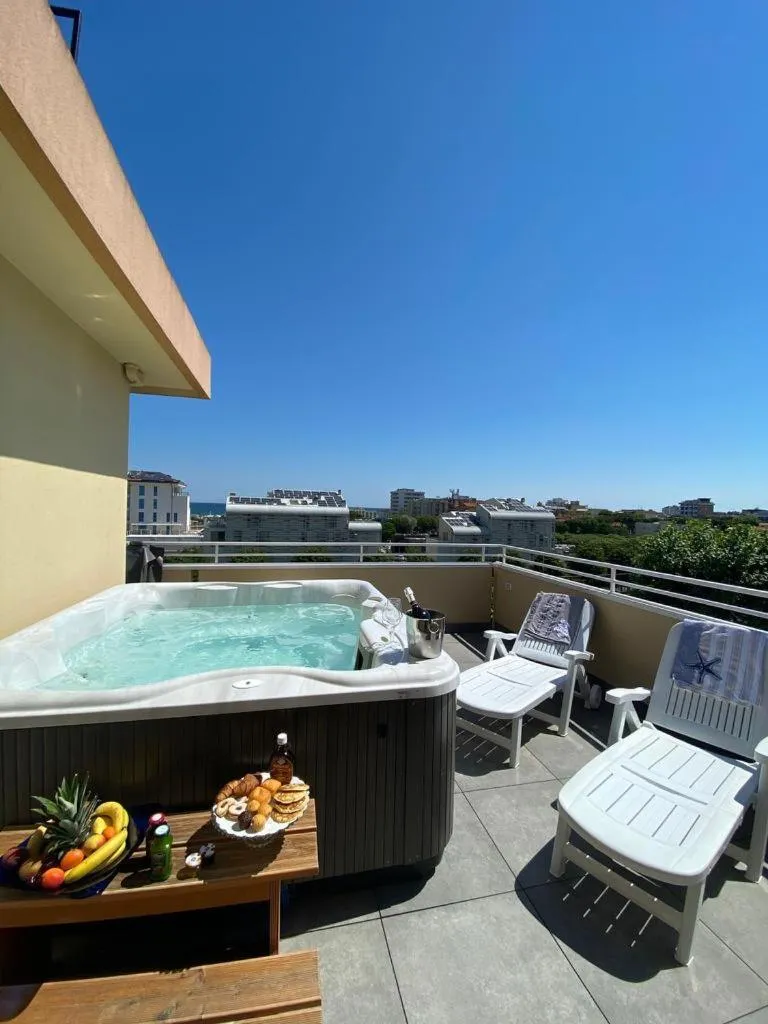 Hot Tub in Hotel Maioli - Colazione XXL fino alle 12