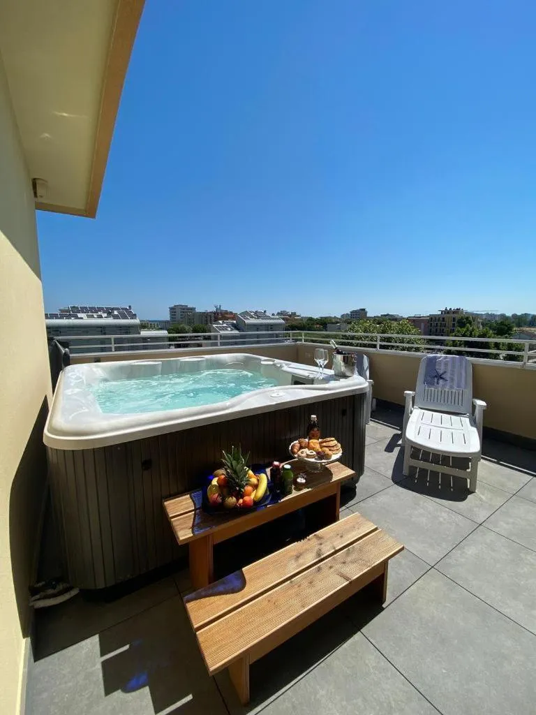 Hot Tub in Hotel Maioli - Colazione XXL fino alle 12