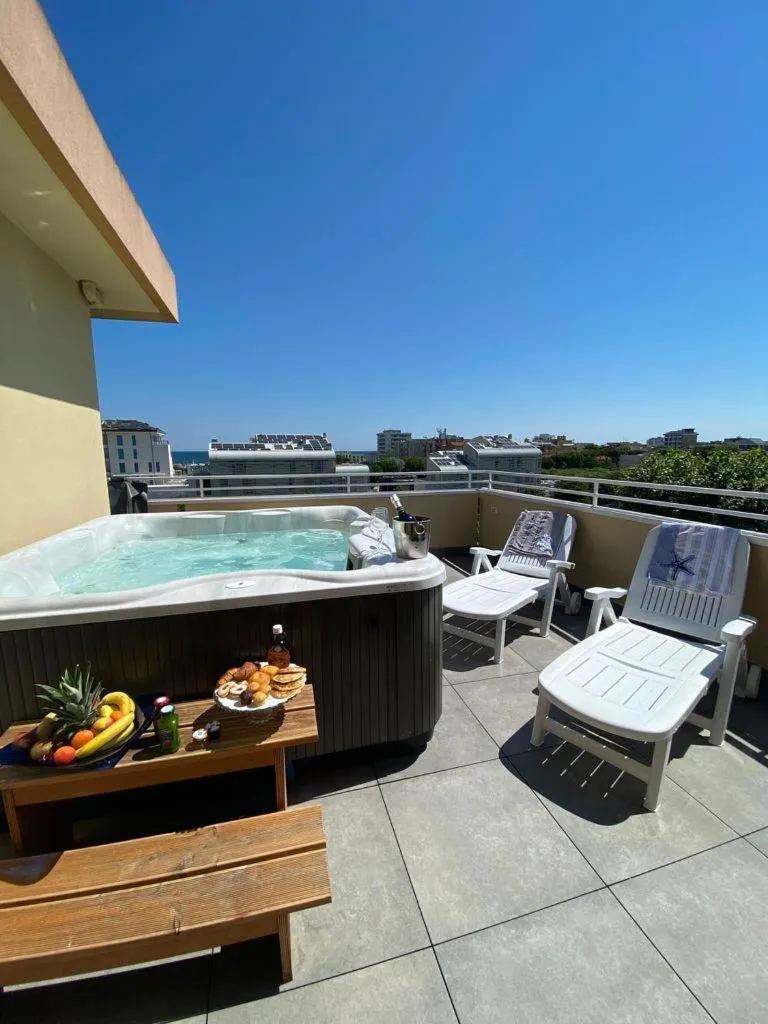 Hot Tub in Hotel Maioli - Colazione XXL fino alle 12