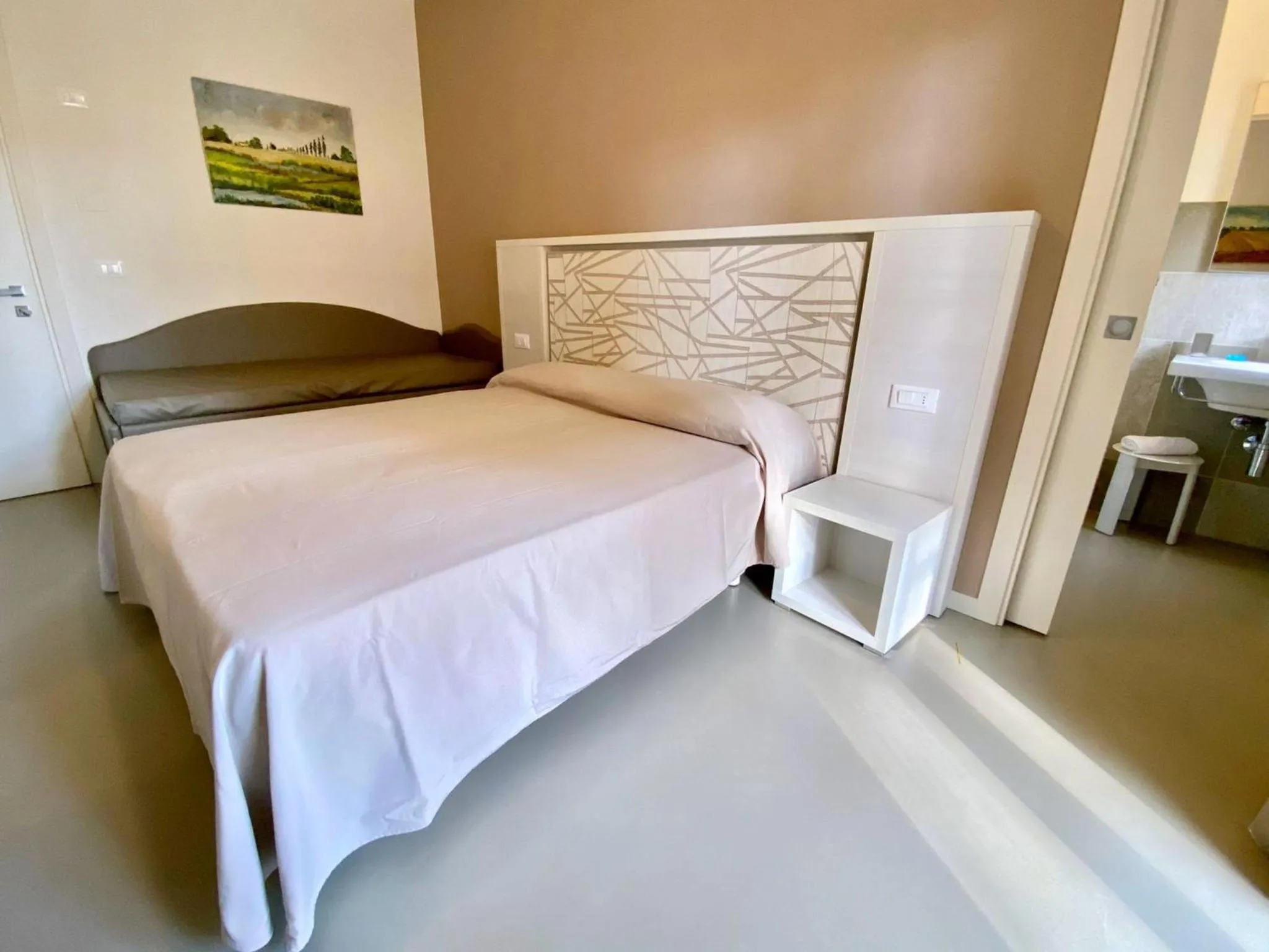 Bedroom, Bed in Hotel Maioli - Colazione XXL fino alle 12