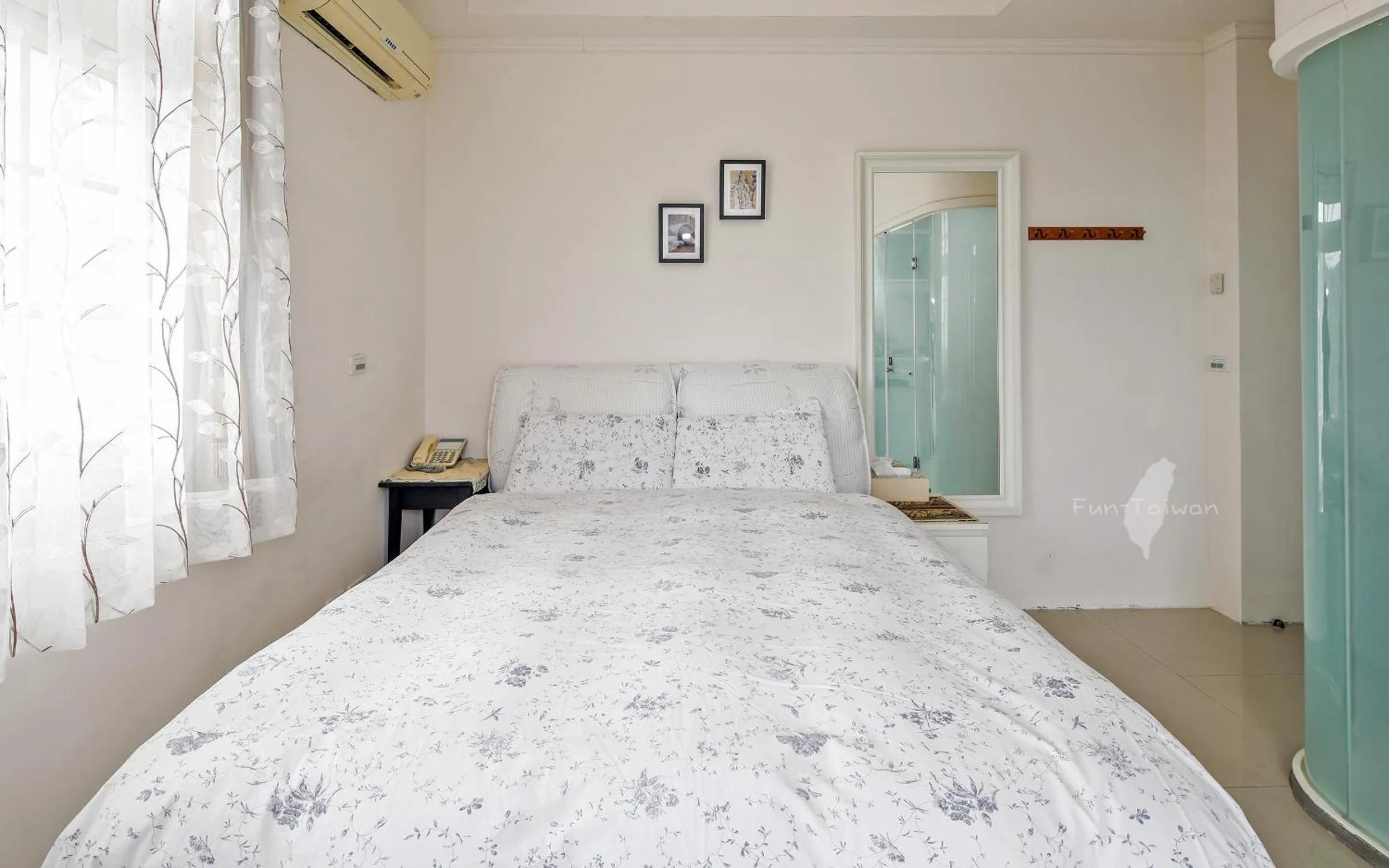 Bed in Riverside B&B