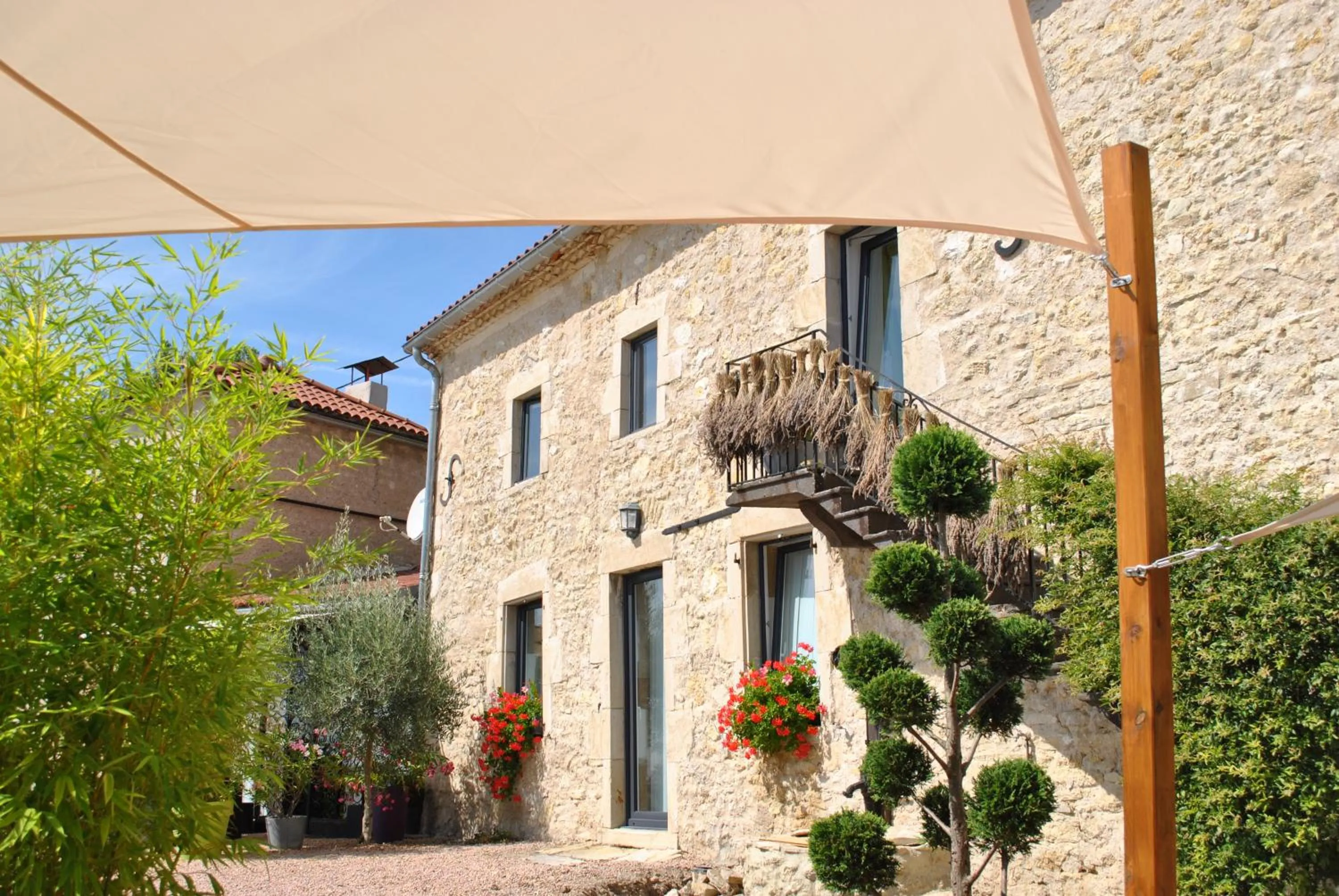 Facade/entrance in Auvergnat'Home