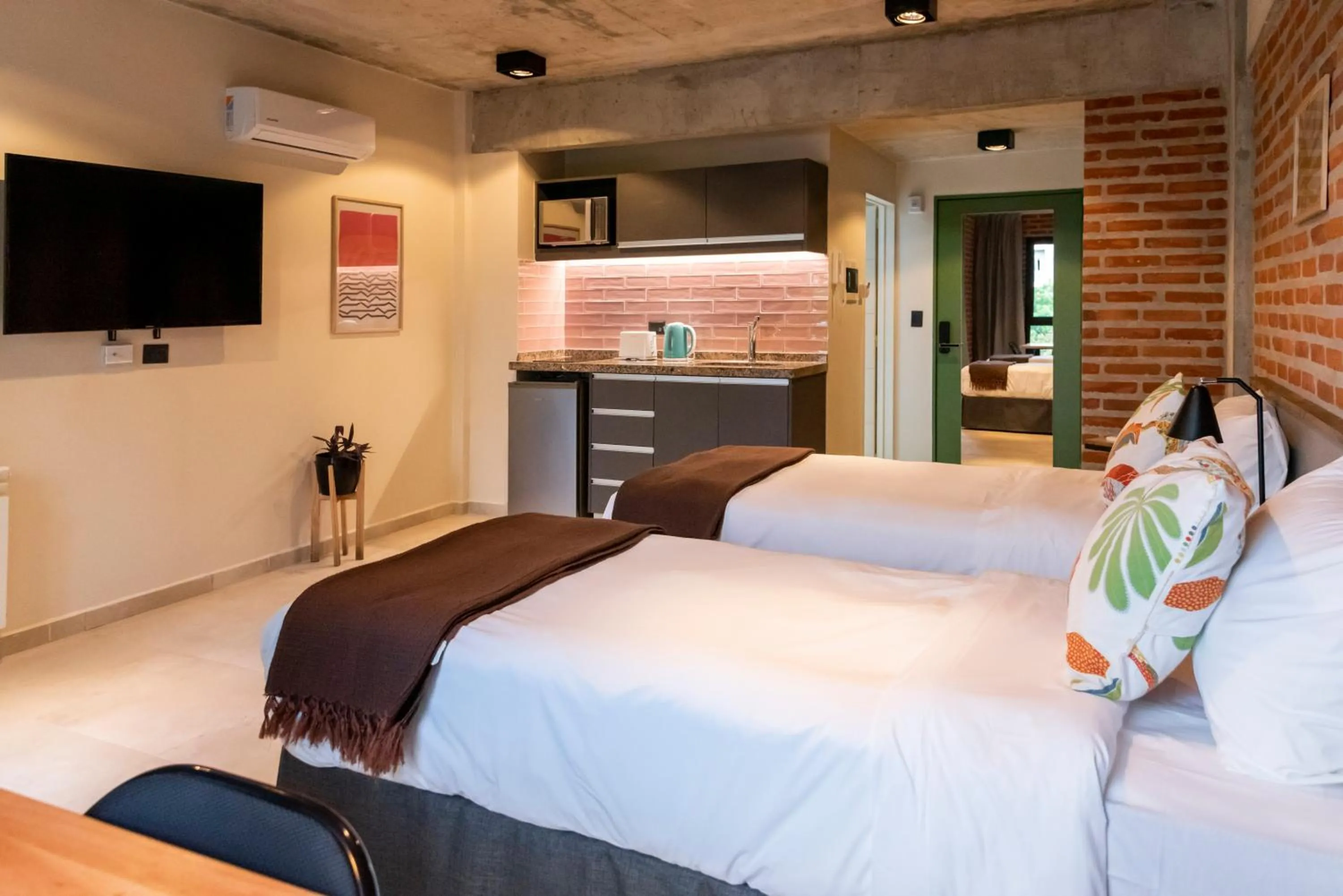 Property building, Bed in H5063