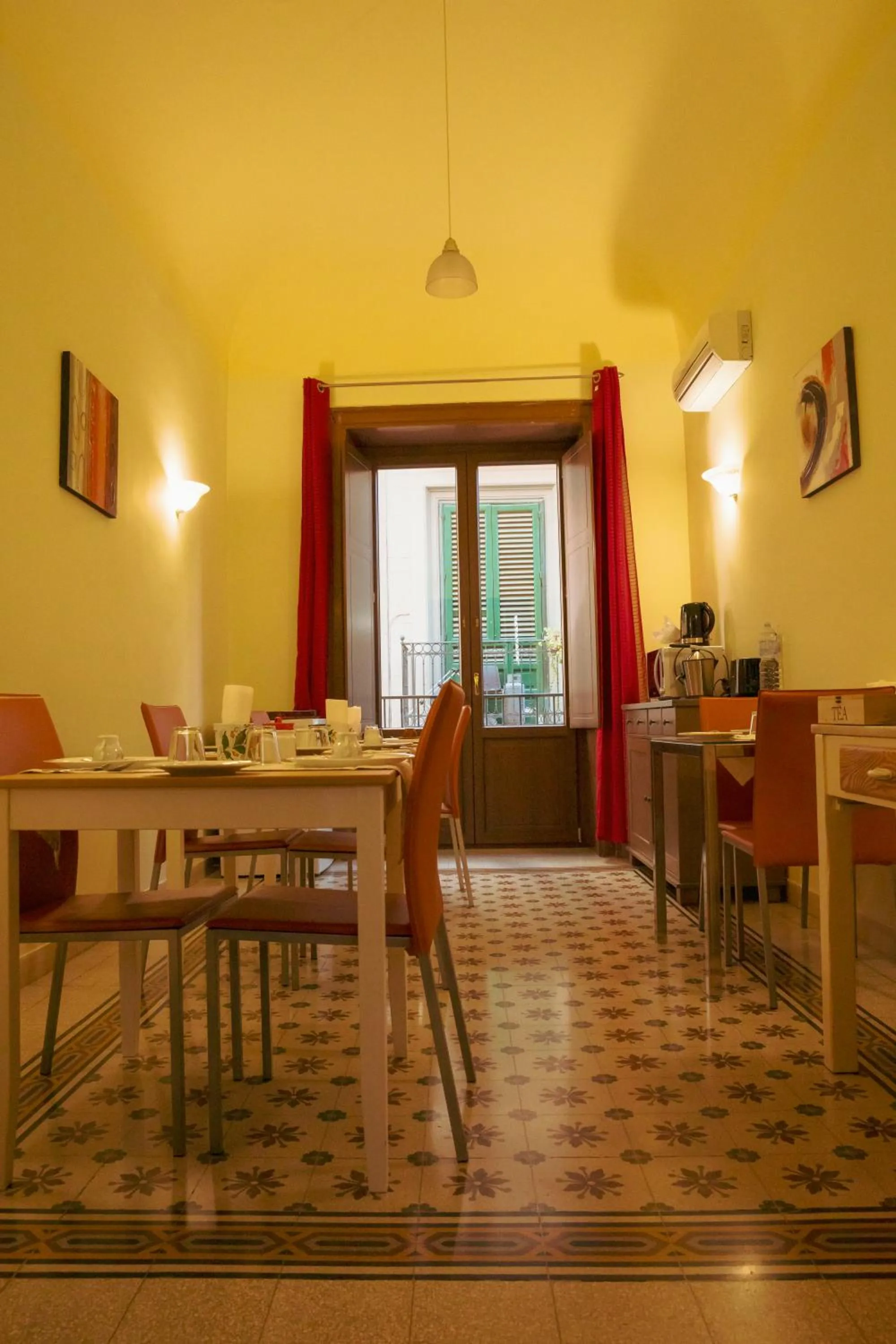 Dining area in B&B Palazzo Corvino