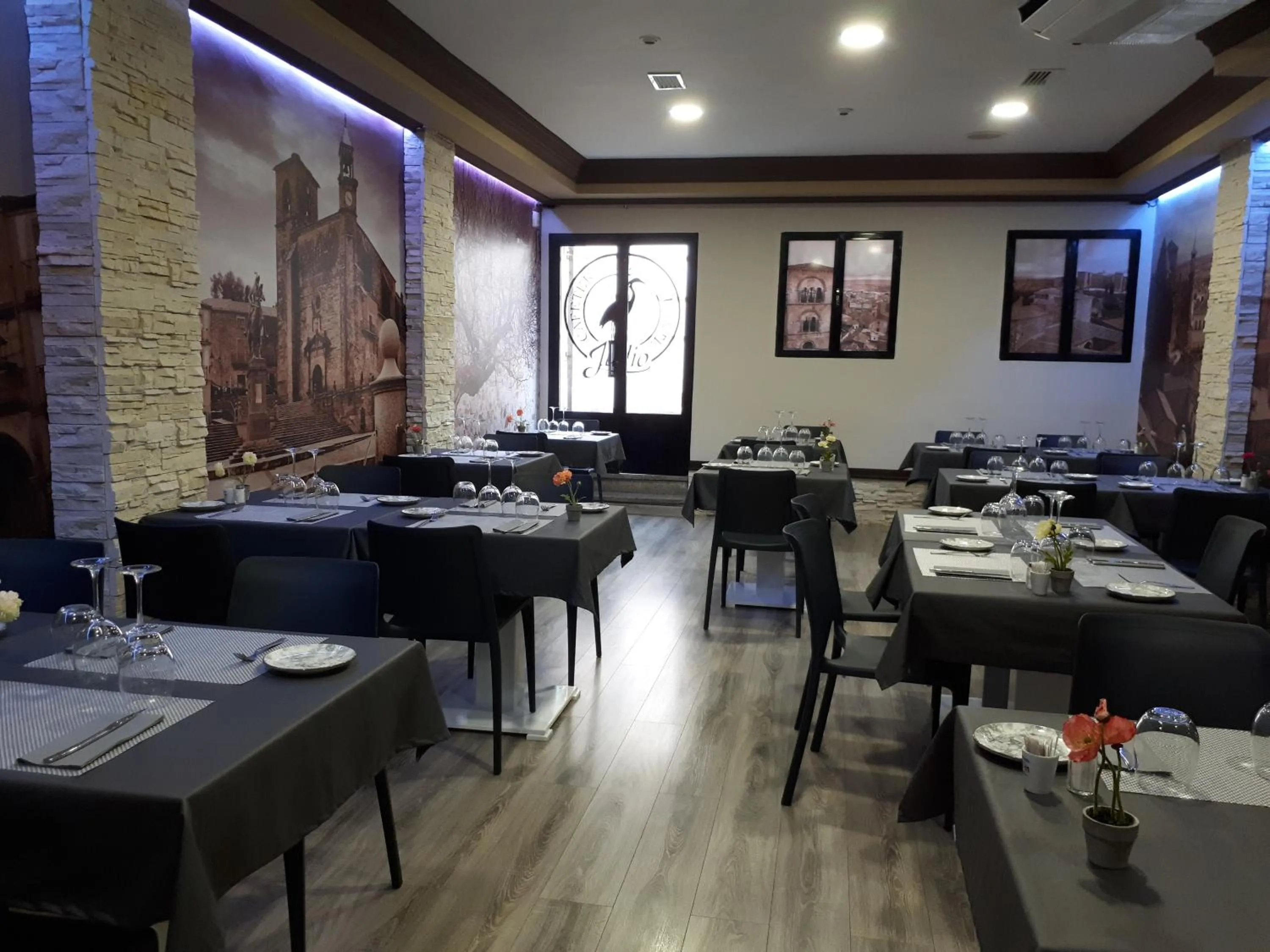 Restaurant/places to eat in Hostal Julio