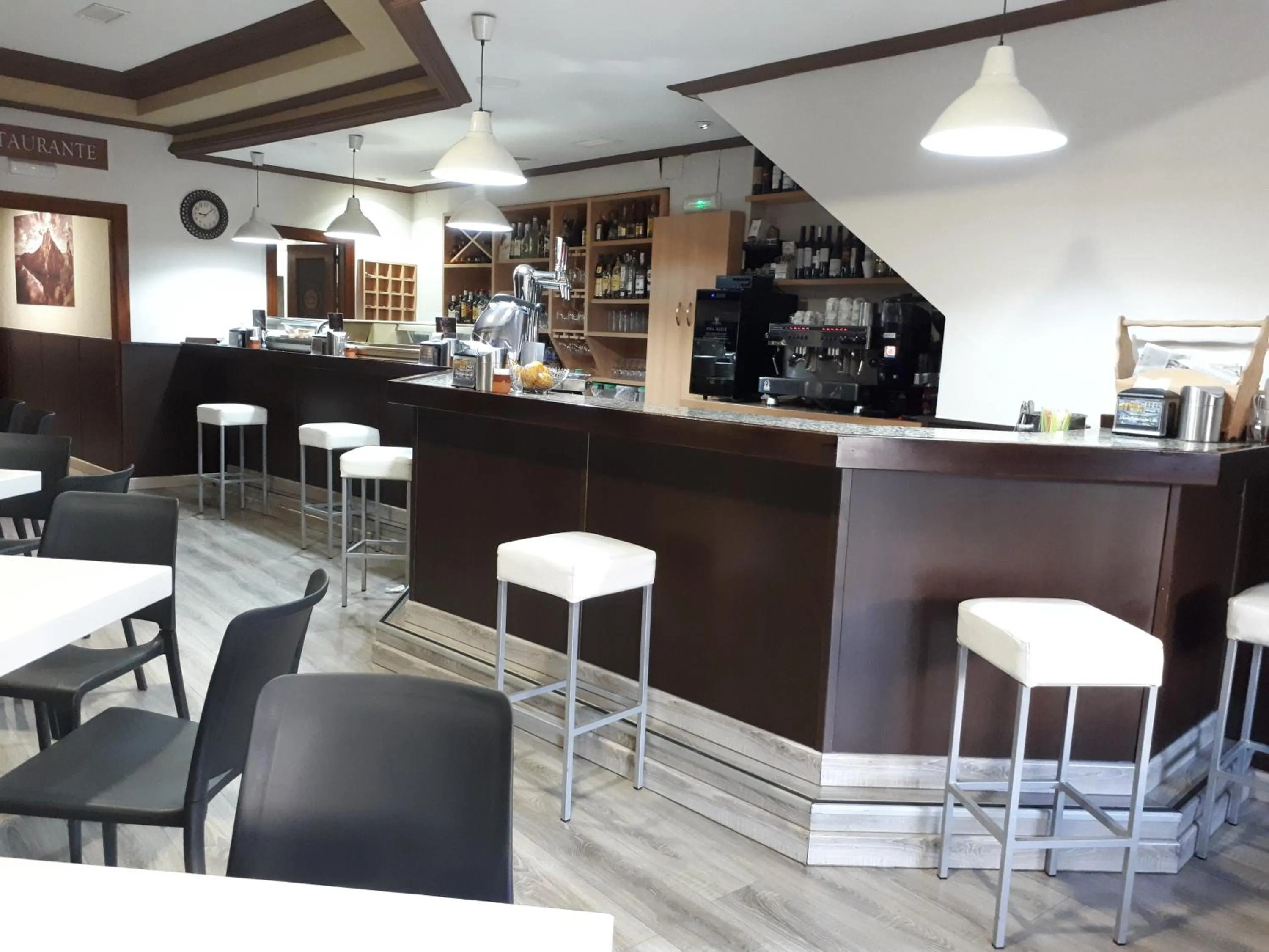 Restaurant/places to eat in Hostal Julio