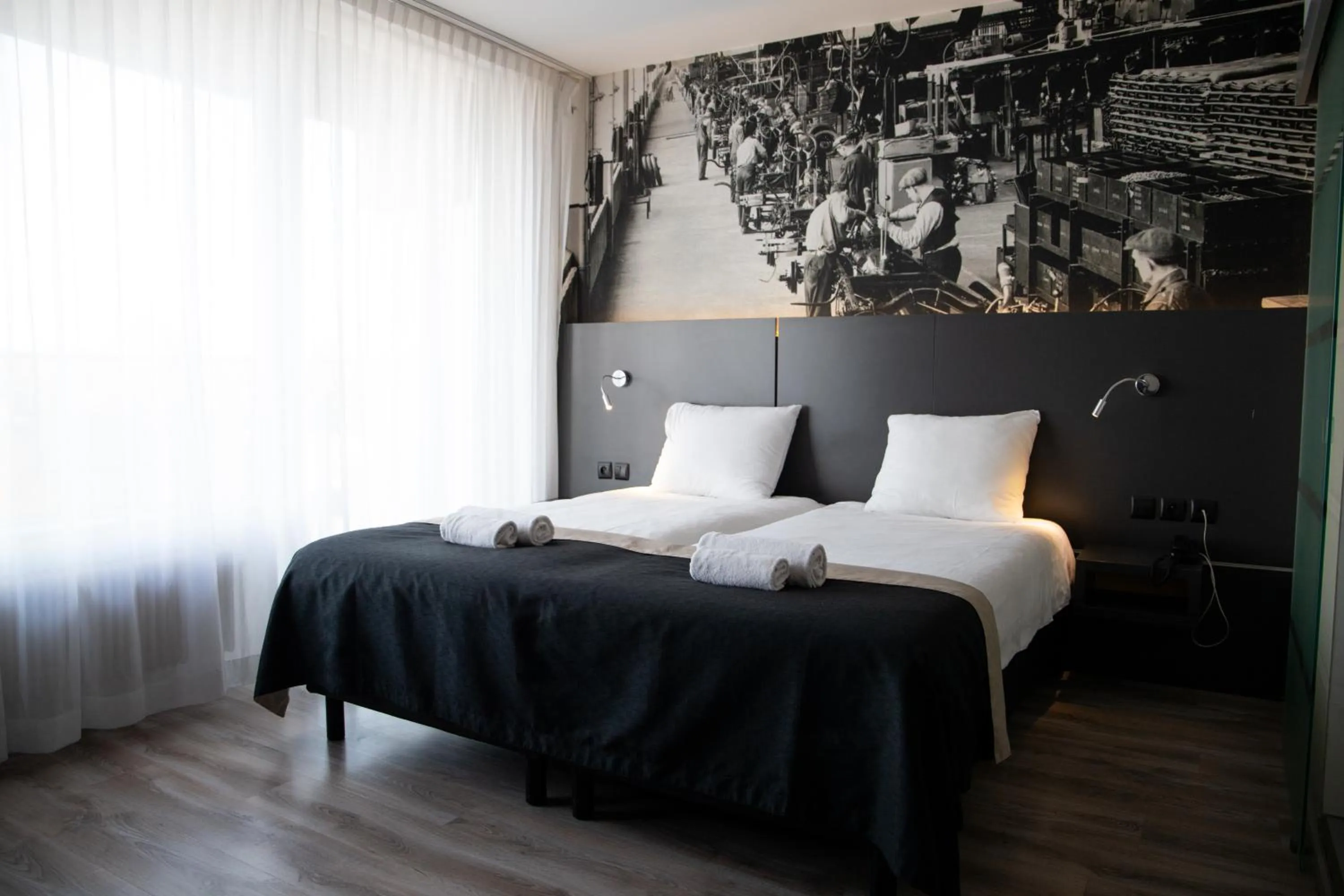 Bedroom, Bed in City hotel Terneuzen