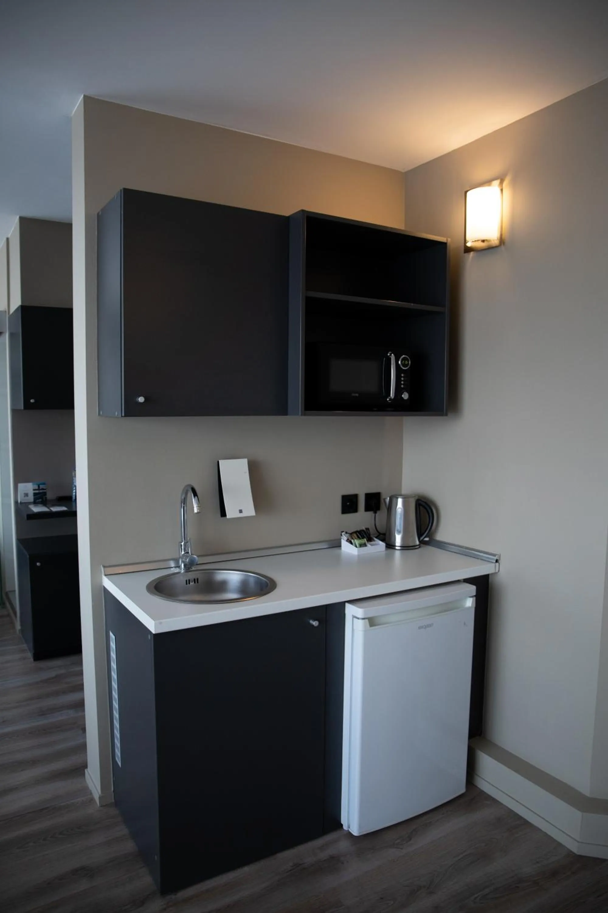 Kitchen or kitchenette in City hotel Terneuzen