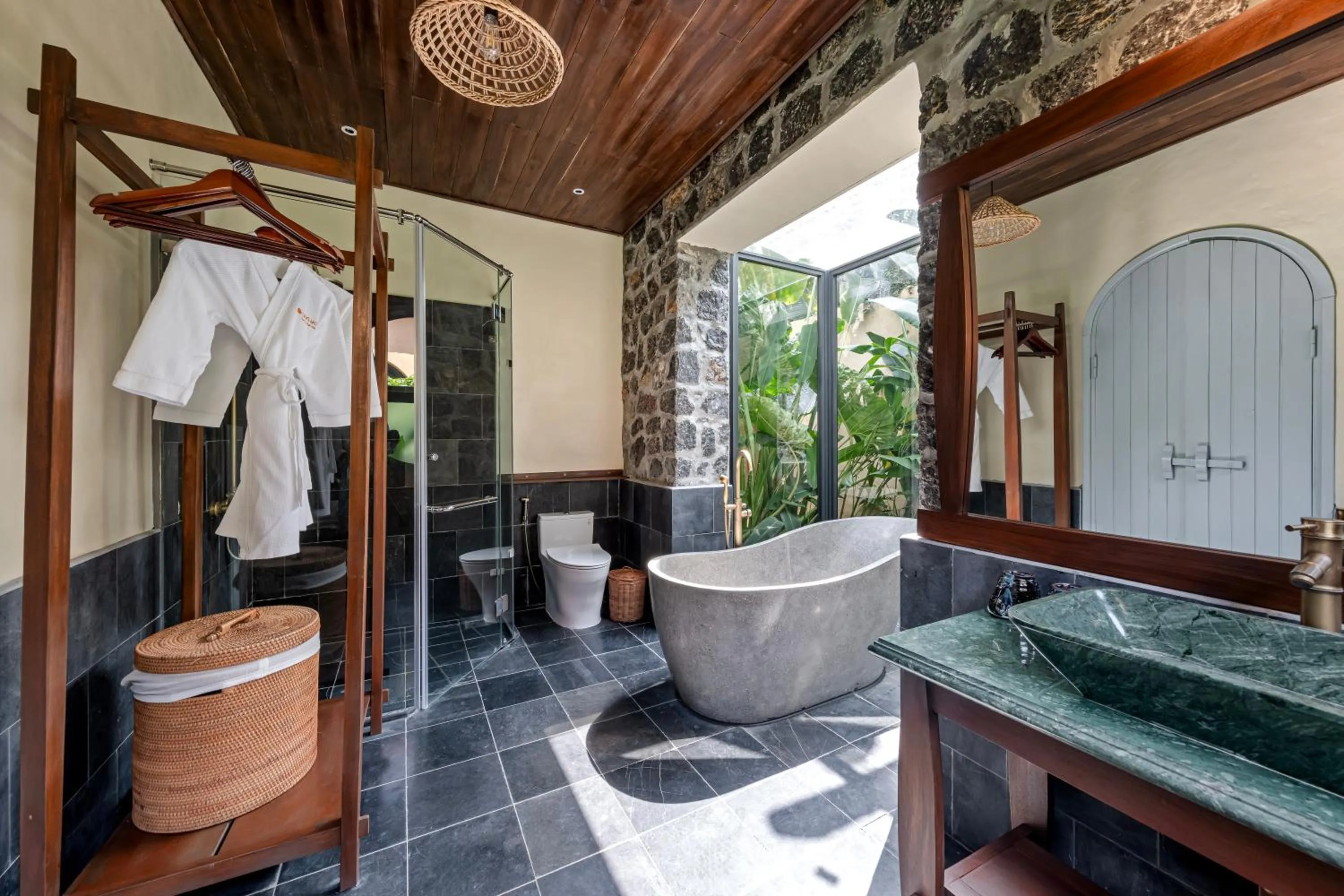 Shower in Tam Coc Retreat Ninh Binh