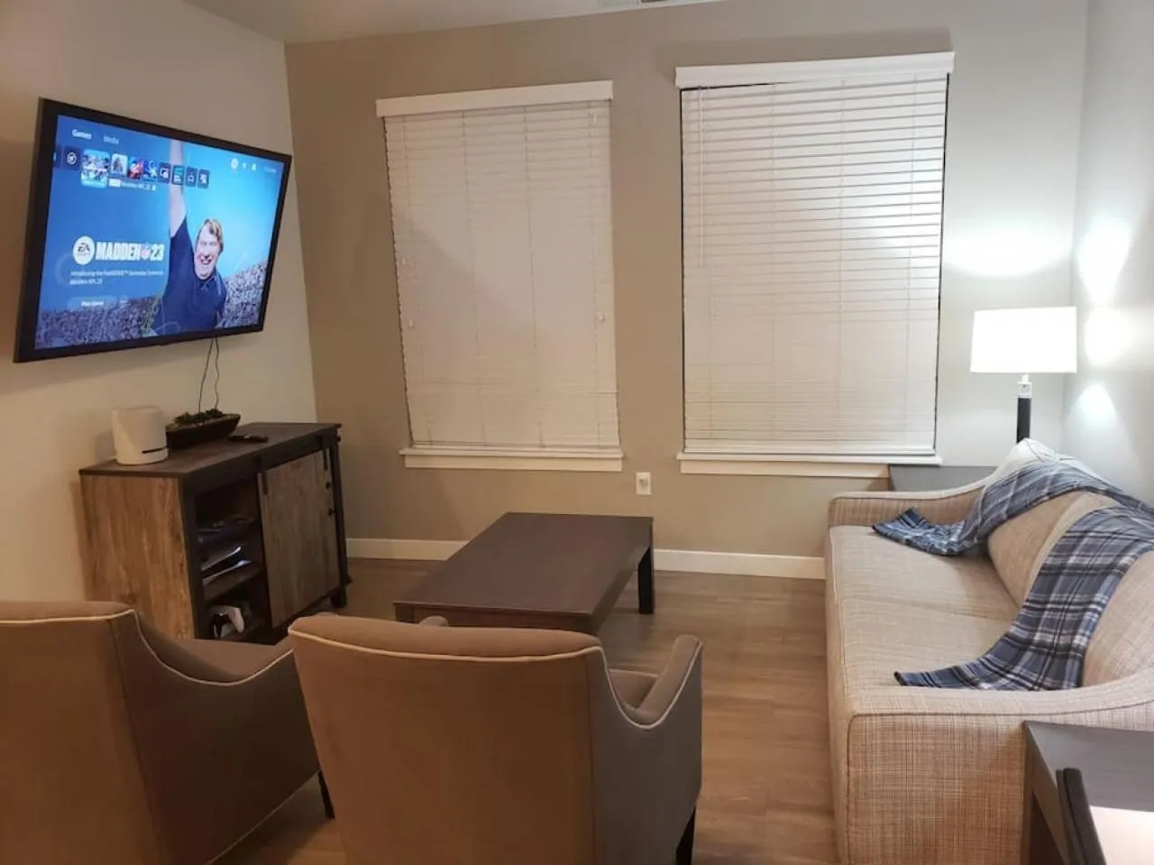 Luxury Living with Resort Amenities King bd Queens bd Sofa bd GymPoolHot Tub Fast WiFi