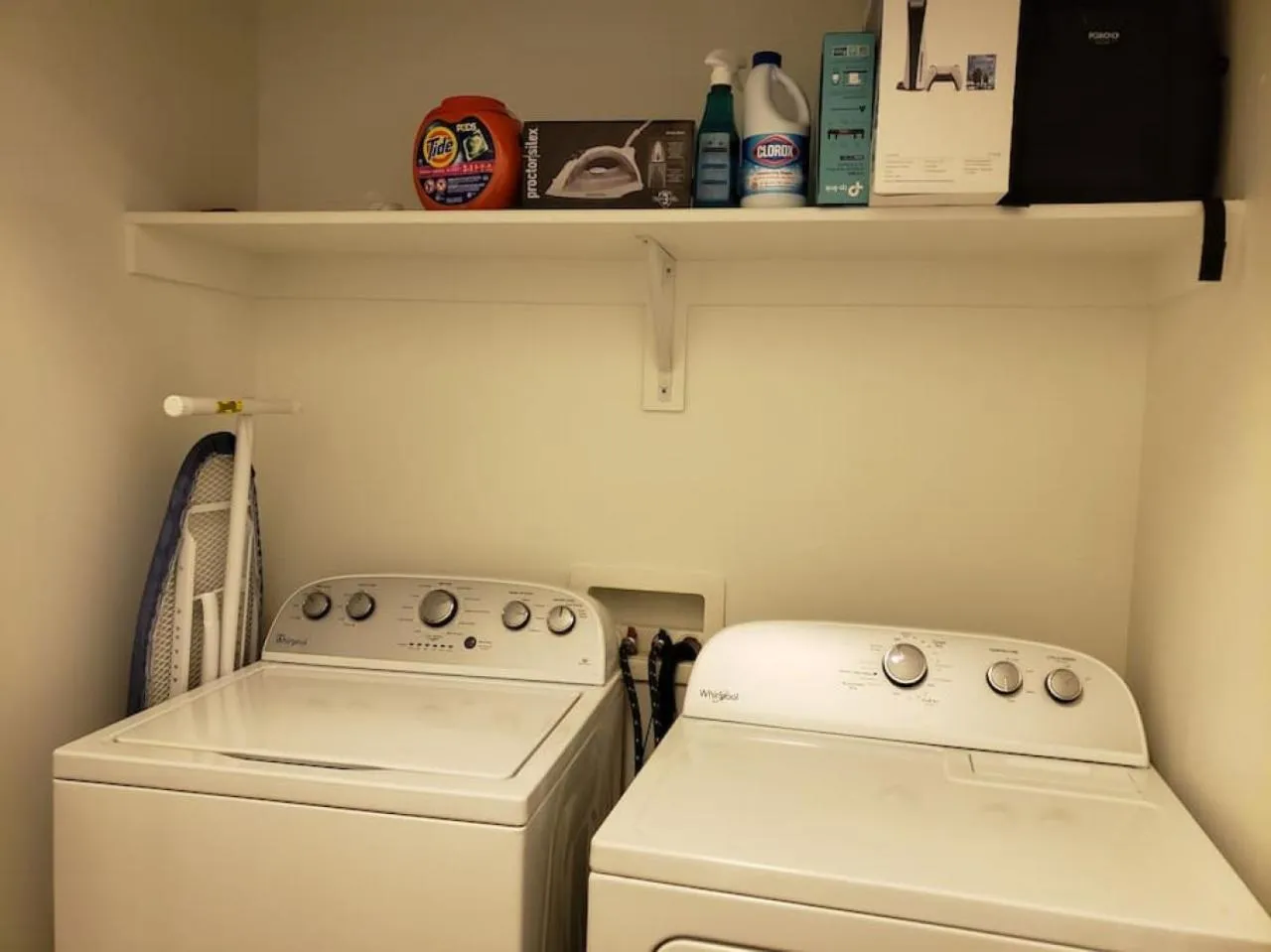 Luxury Living with Resort Amenities King bd Queens bd Sofa bd GymPoolHot Tub Fast WiFi