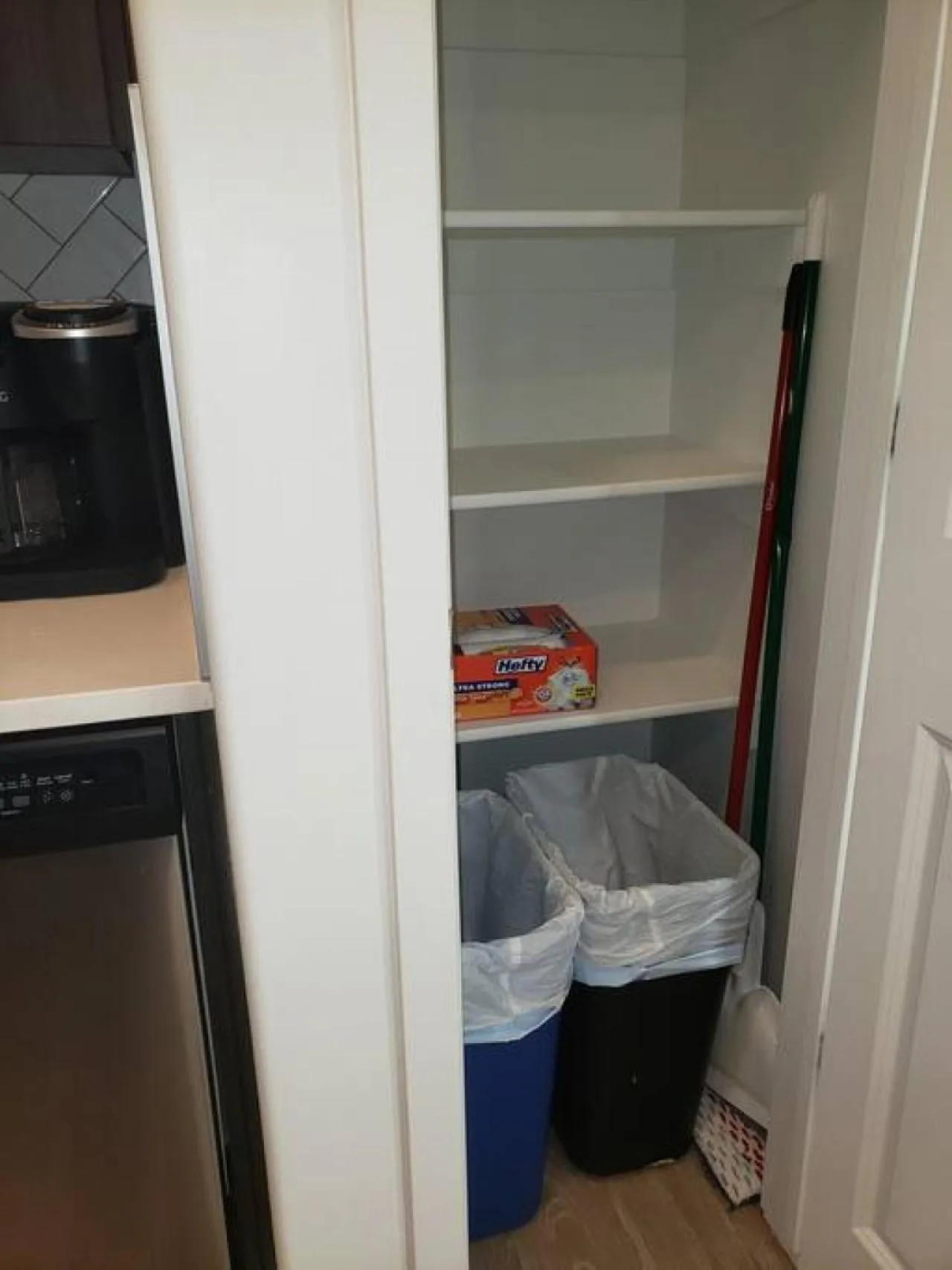 Luxury Living with Resort Amenities King bd Queens bd Sofa bd GymPoolHot Tub Fast WiFi