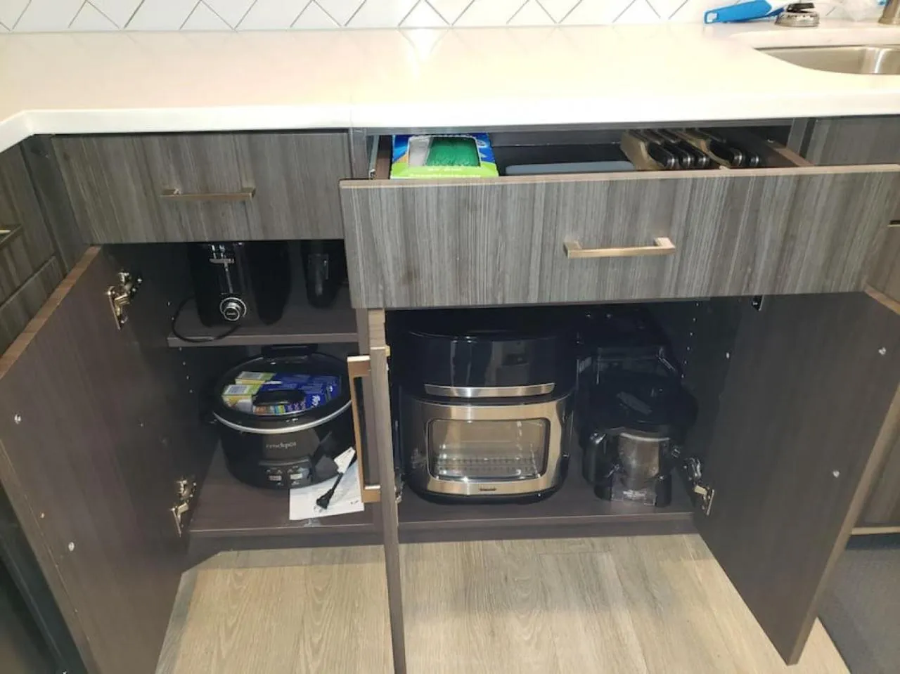 Luxury Living with Resort Amenities King bd Queens bd Sofa bd GymPoolHot Tub Fast WiFi