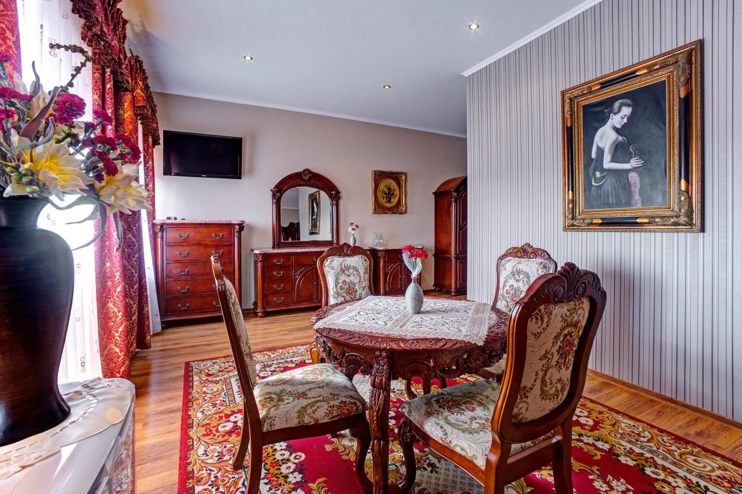 Communal lounge/ TV room in Hotel i Restauracja Bona