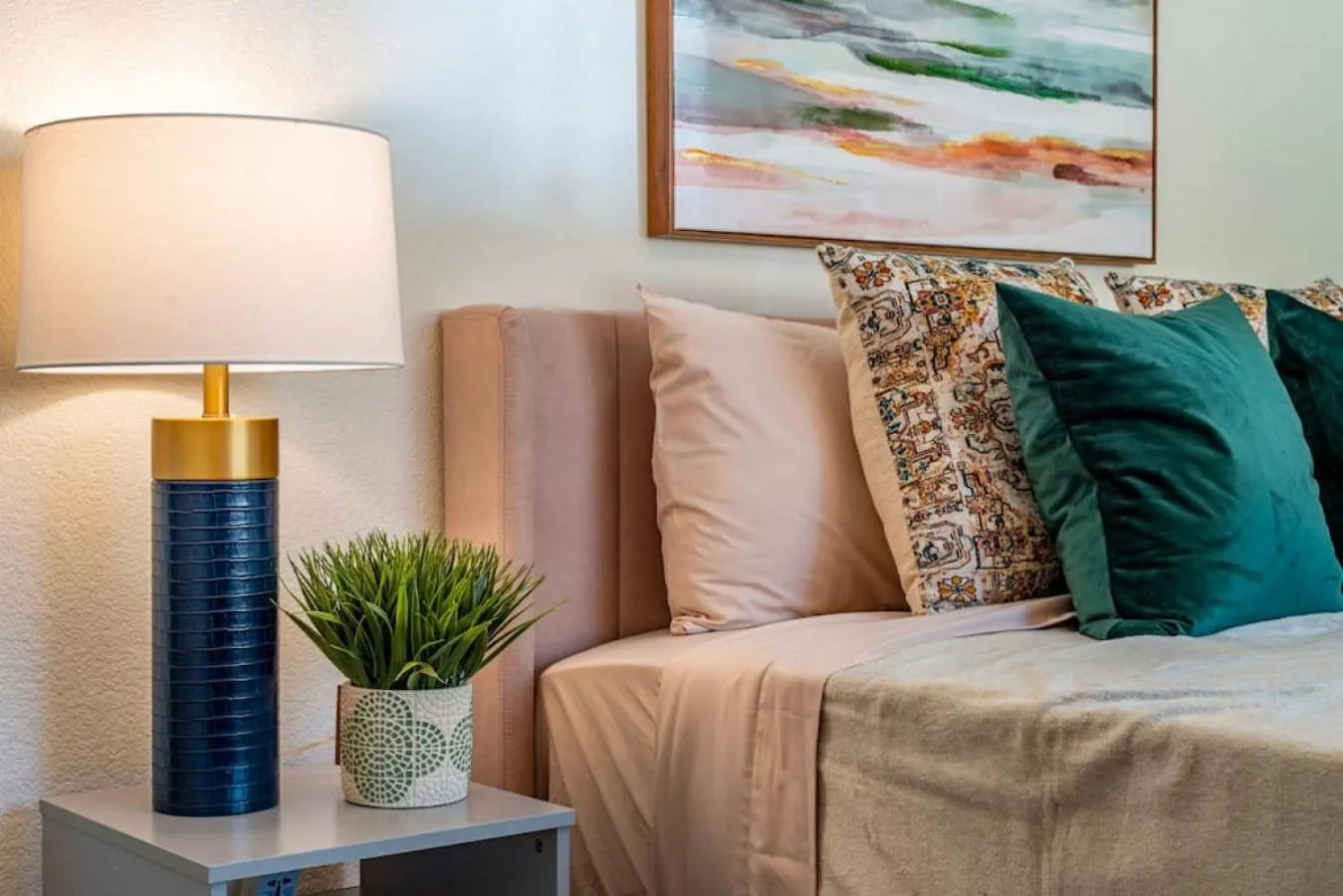 Bed in Manic Mountain Forest Cabin 3 miles from Bass Lake