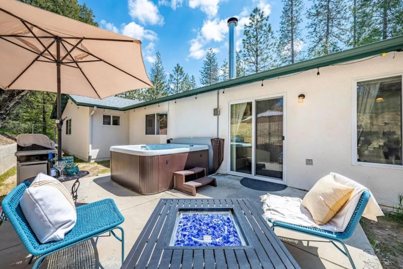 Manic Mountain Forest Cabin 3 miles from Bass Lake