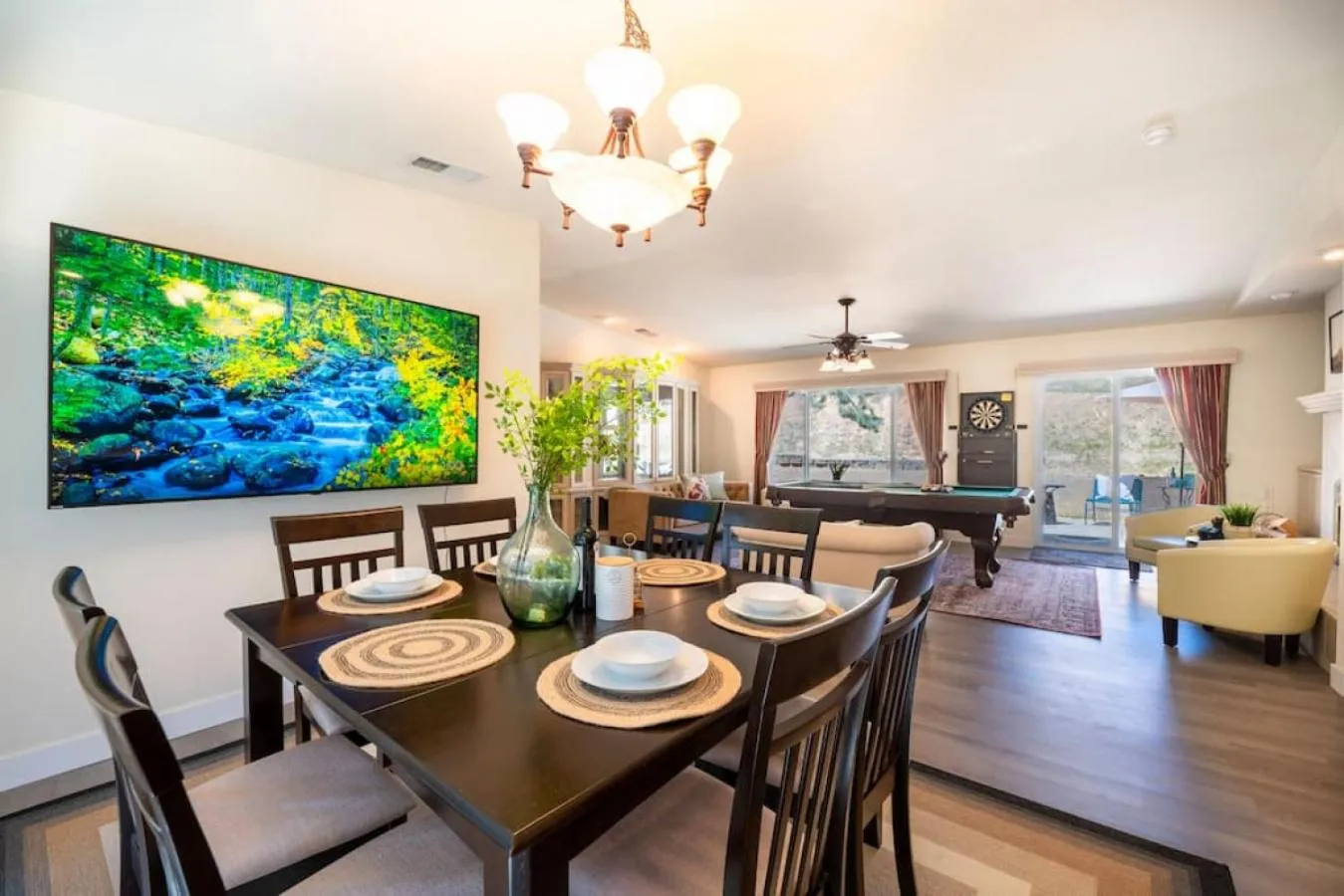 Dining area in Manic Mountain Forest Cabin 3 miles from Bass Lake