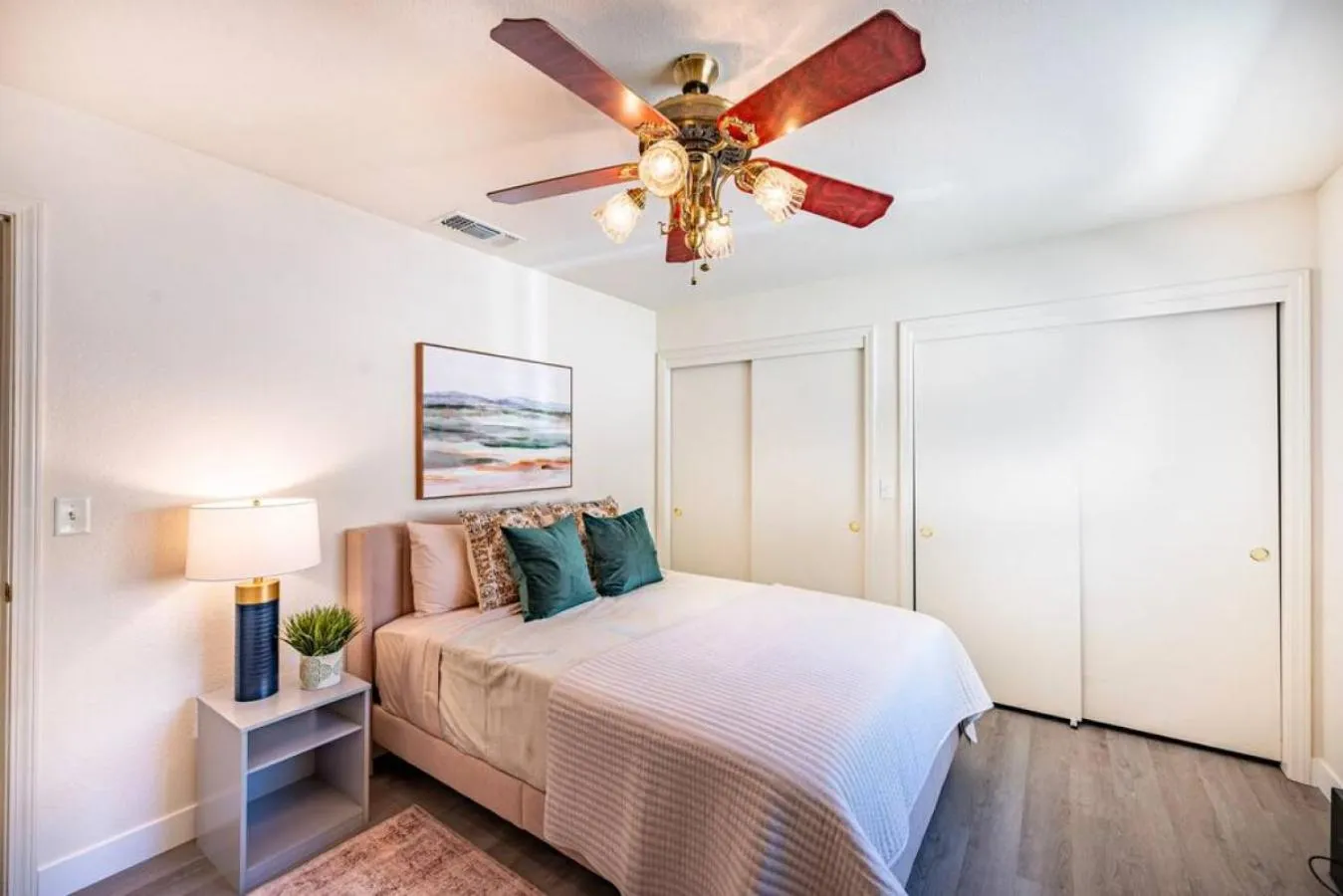 Bed in Manic Mountain Forest Cabin 3 miles from Bass Lake