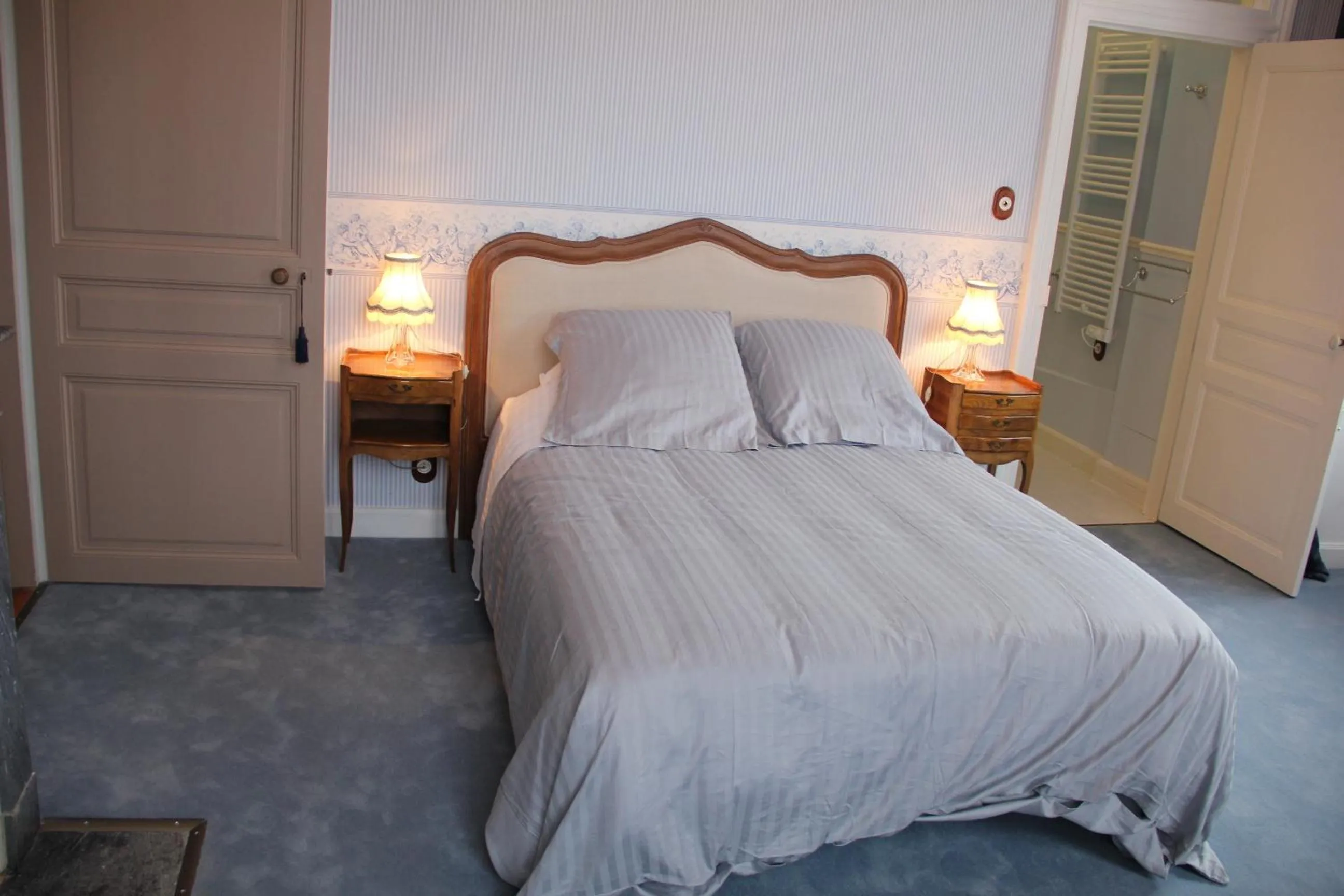 Bed in Chateau Lezat - Chambres d'Hotes-Chambre d'hôtes