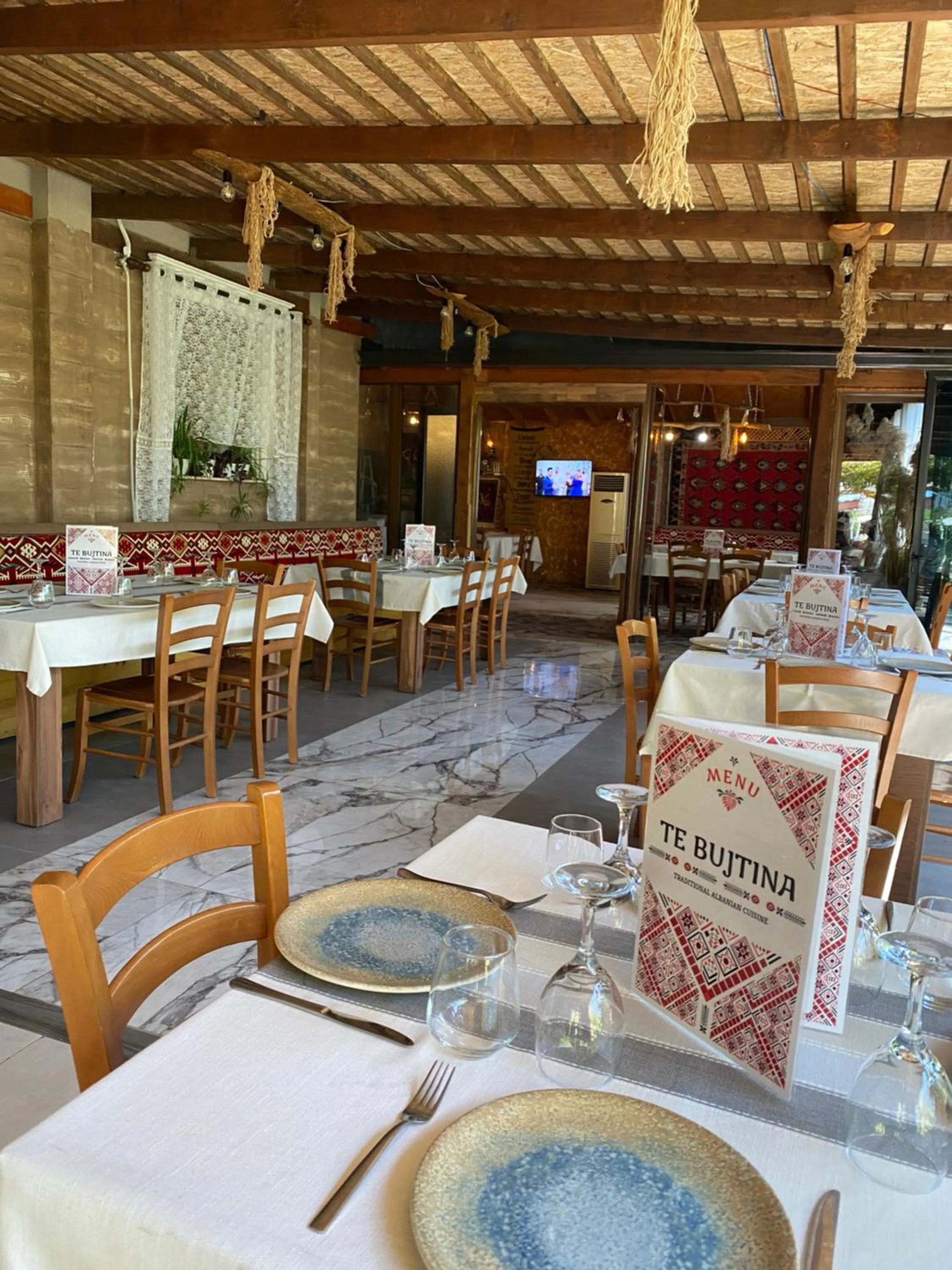 Restaurant/places to eat in TE BUJTINA HOTEL- Cozy Stay with Traditional Breakfast Near Beach