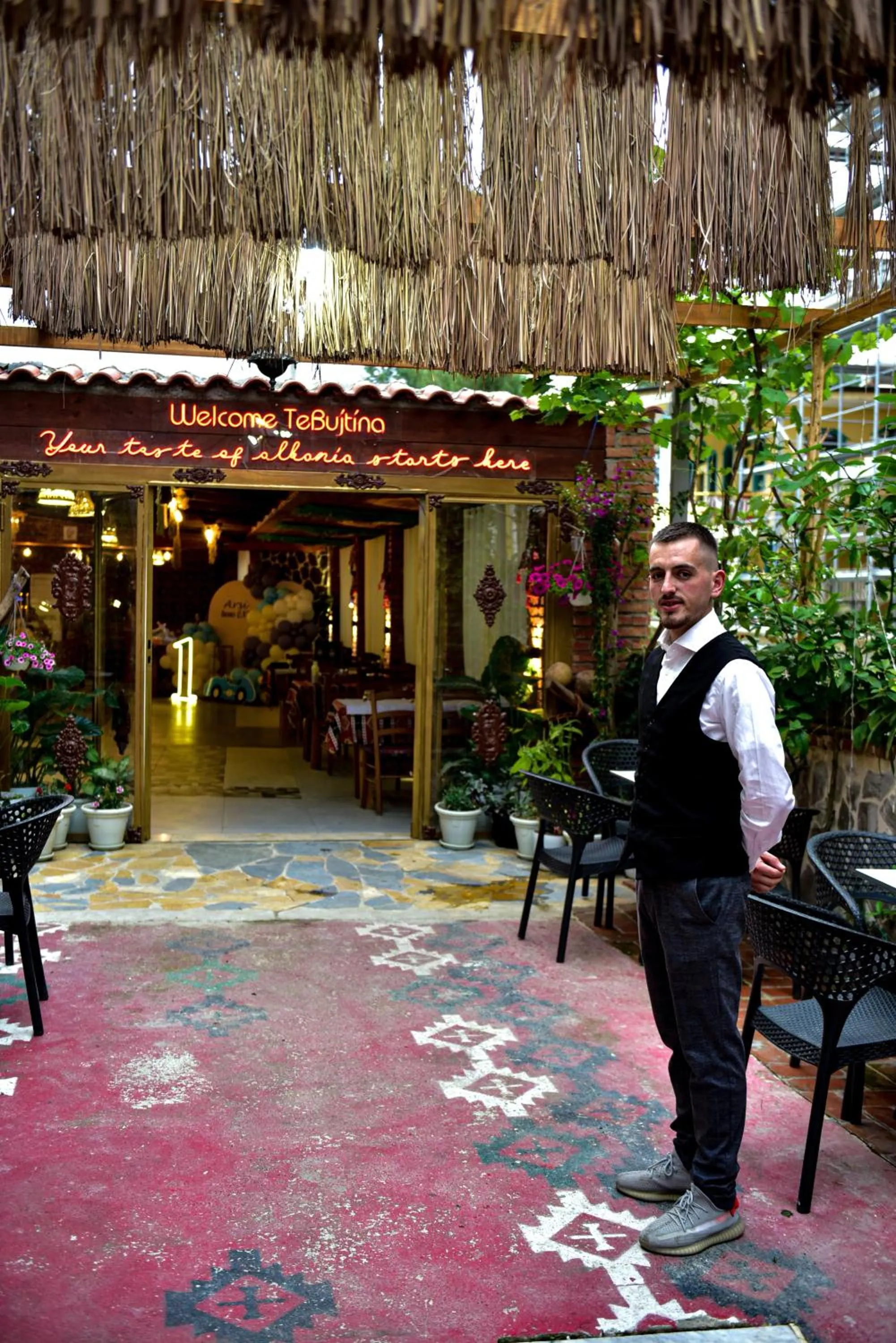 Restaurant/places to eat in TE BUJTINA HOTEL- Cozy Stay with Traditional Breakfast Near Beach