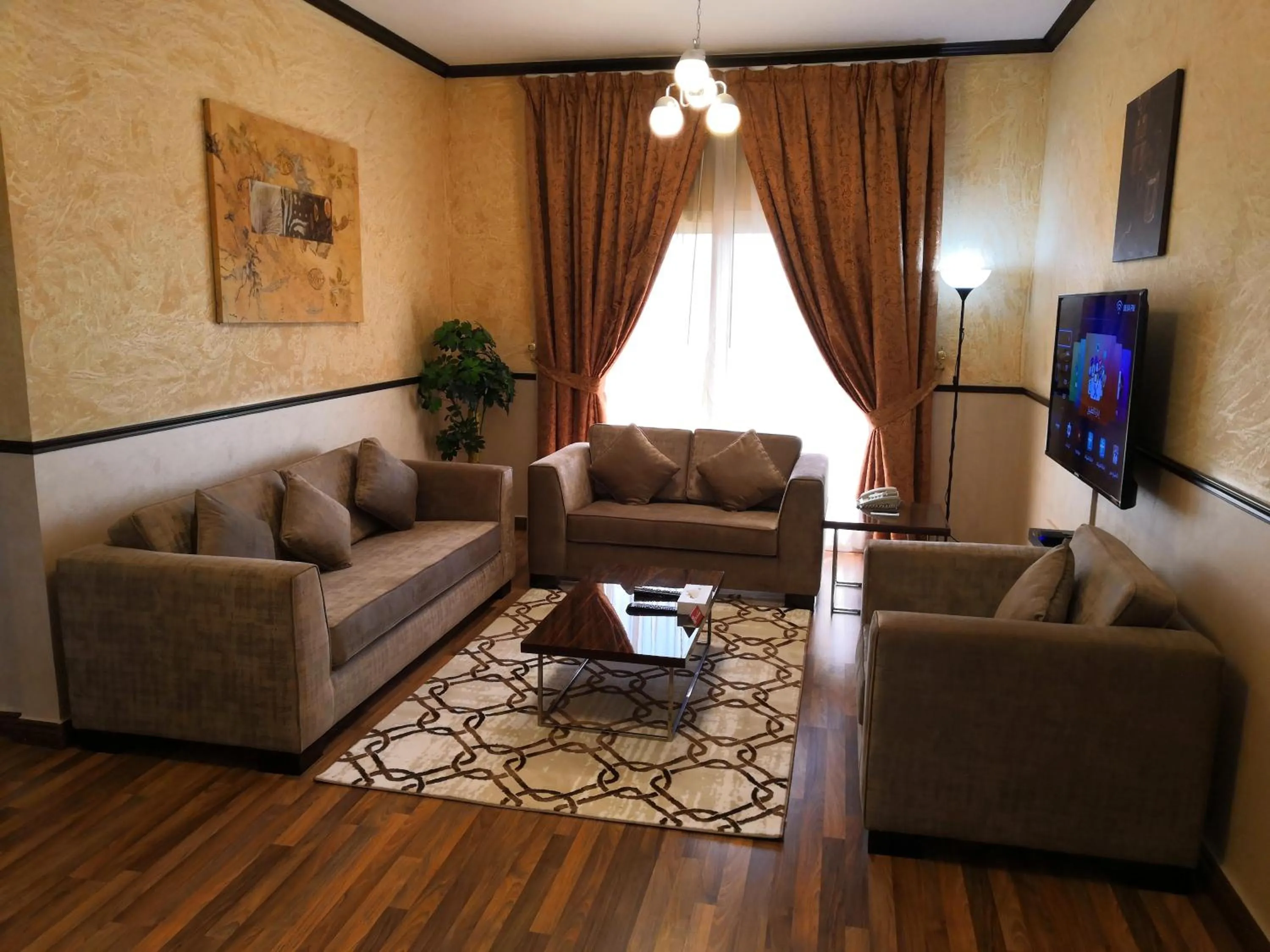 TV and multimedia in Boulevard City Suites Hotel Apartments