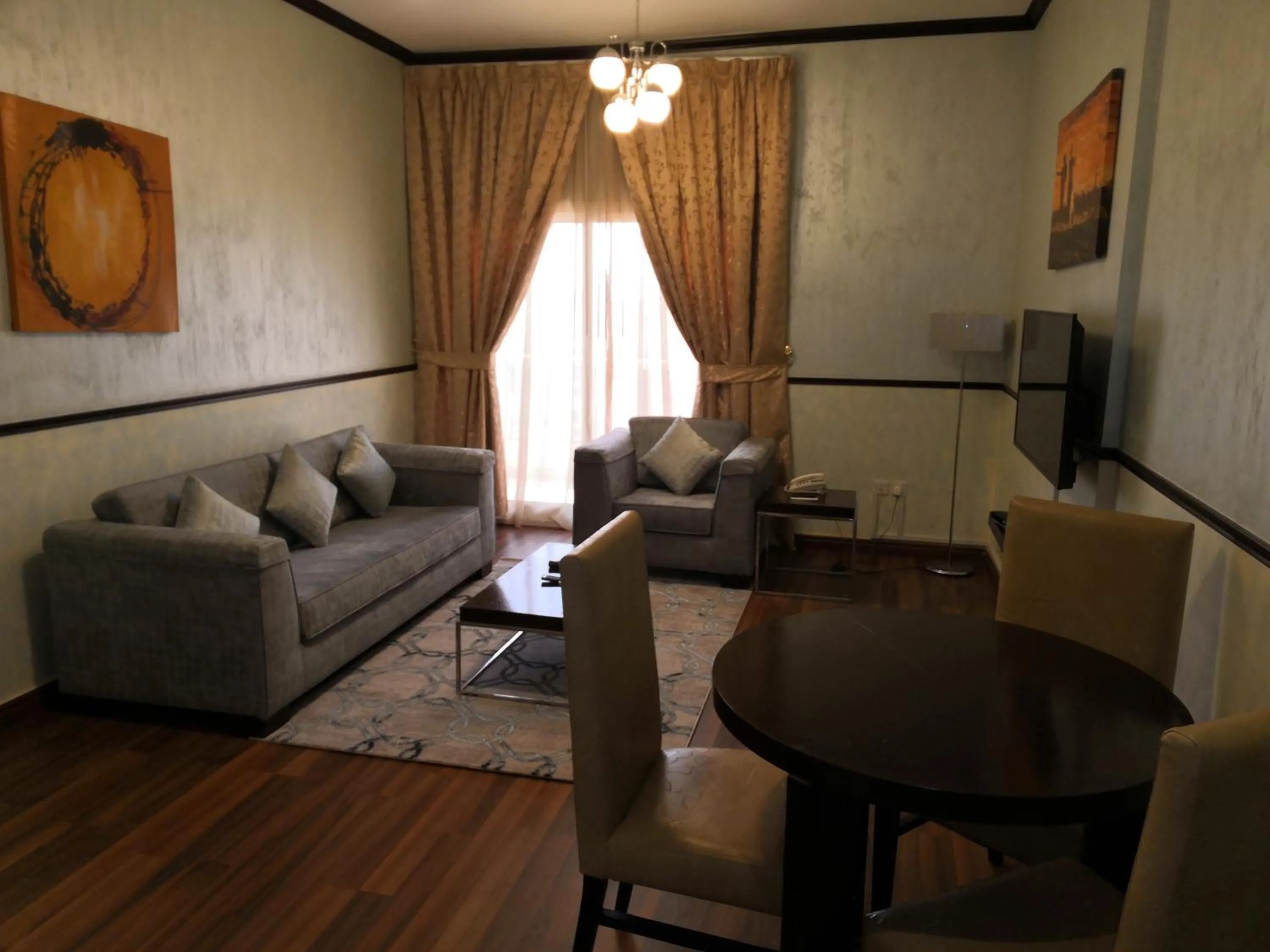 TV and multimedia in Boulevard City Suites Hotel Apartments