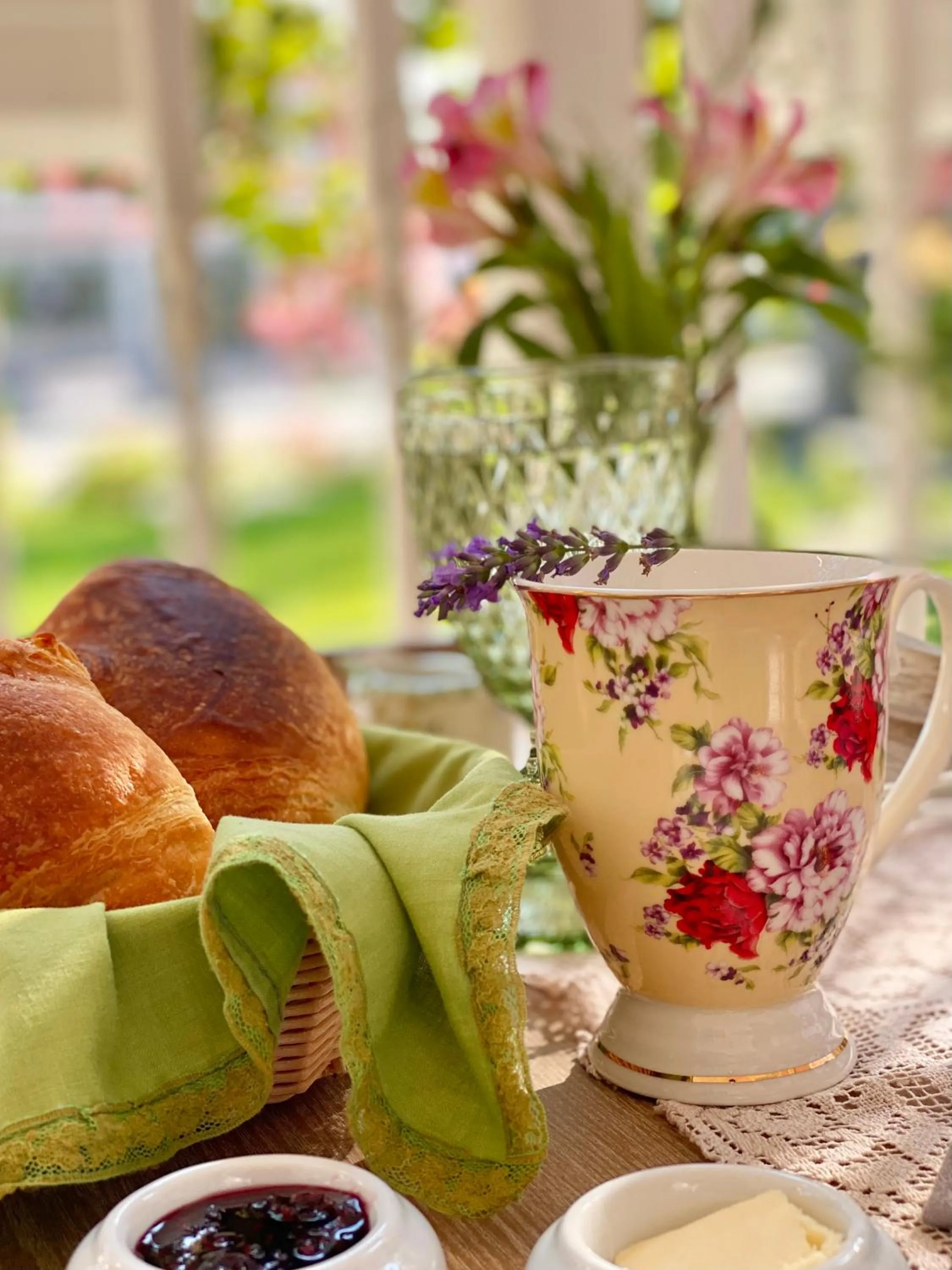 Restaurant/places to eat in Maison Rose