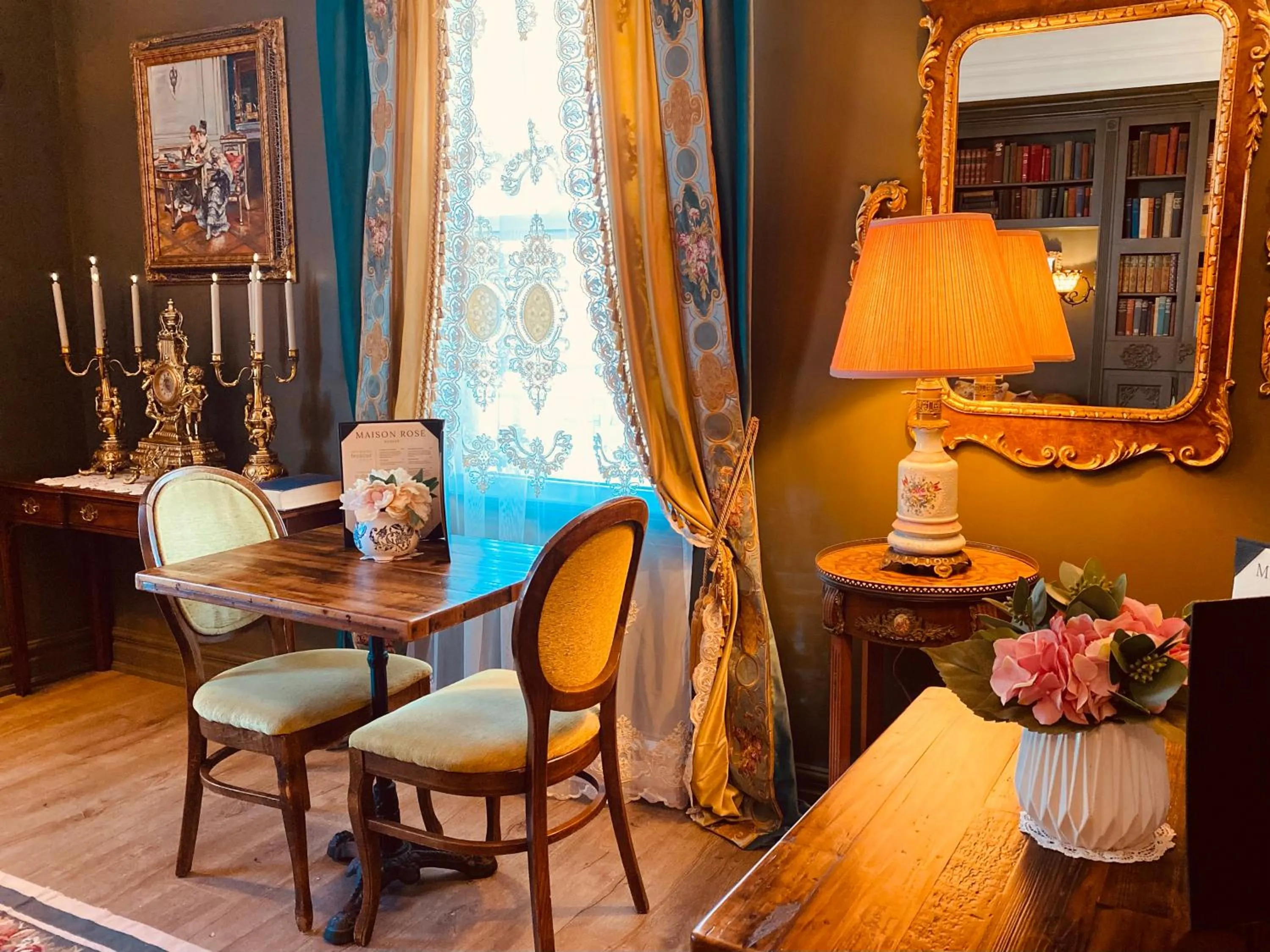 Restaurant/places to eat in Maison Rose