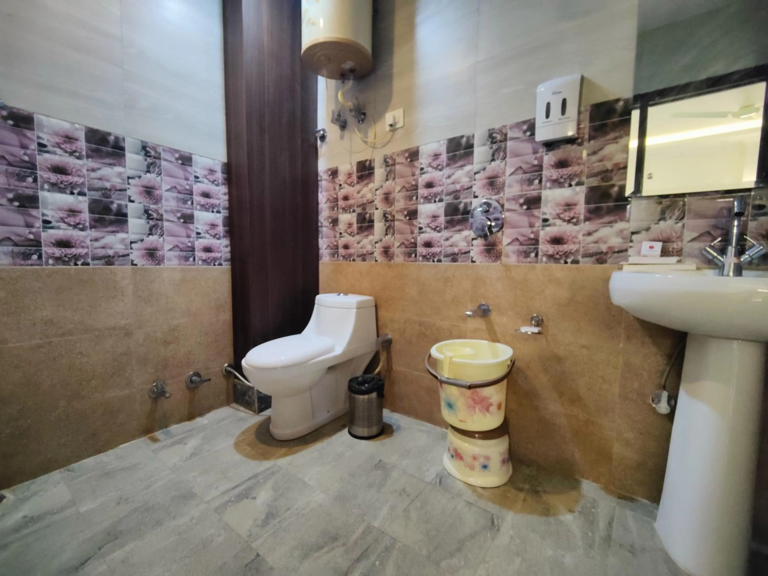 Shower in Hotel Mandi Heights - Bar, Fine Dining & Banquet Hall