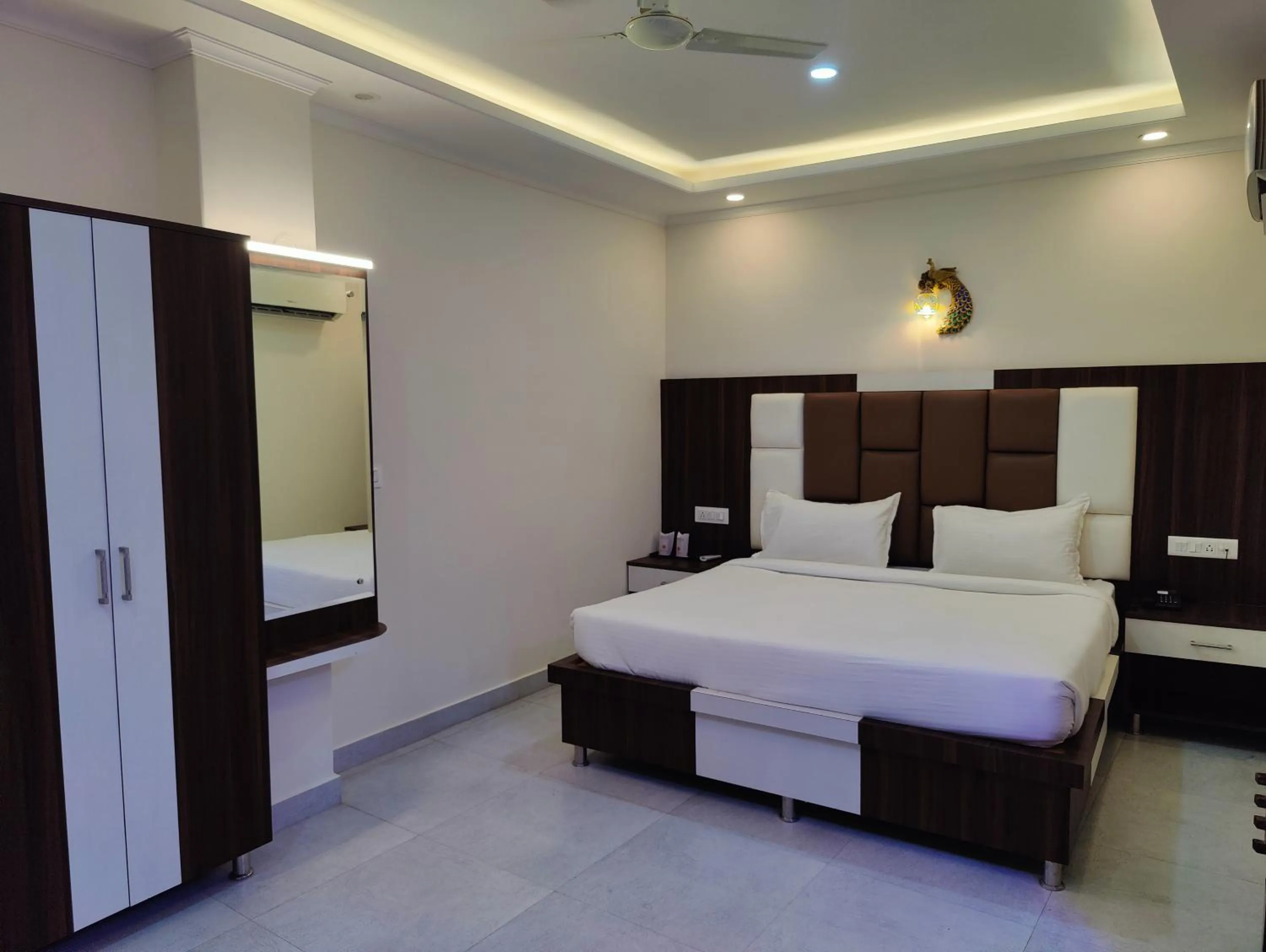 Bed in Hotel Mandi Heights - Bar, Fine Dining & Banquet Hall