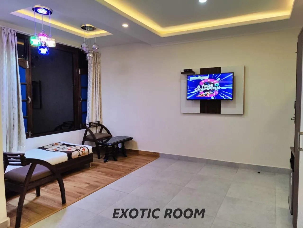 TV and multimedia in Hotel Mandi Heights - Bar, Fine Dining & Banquet Hall