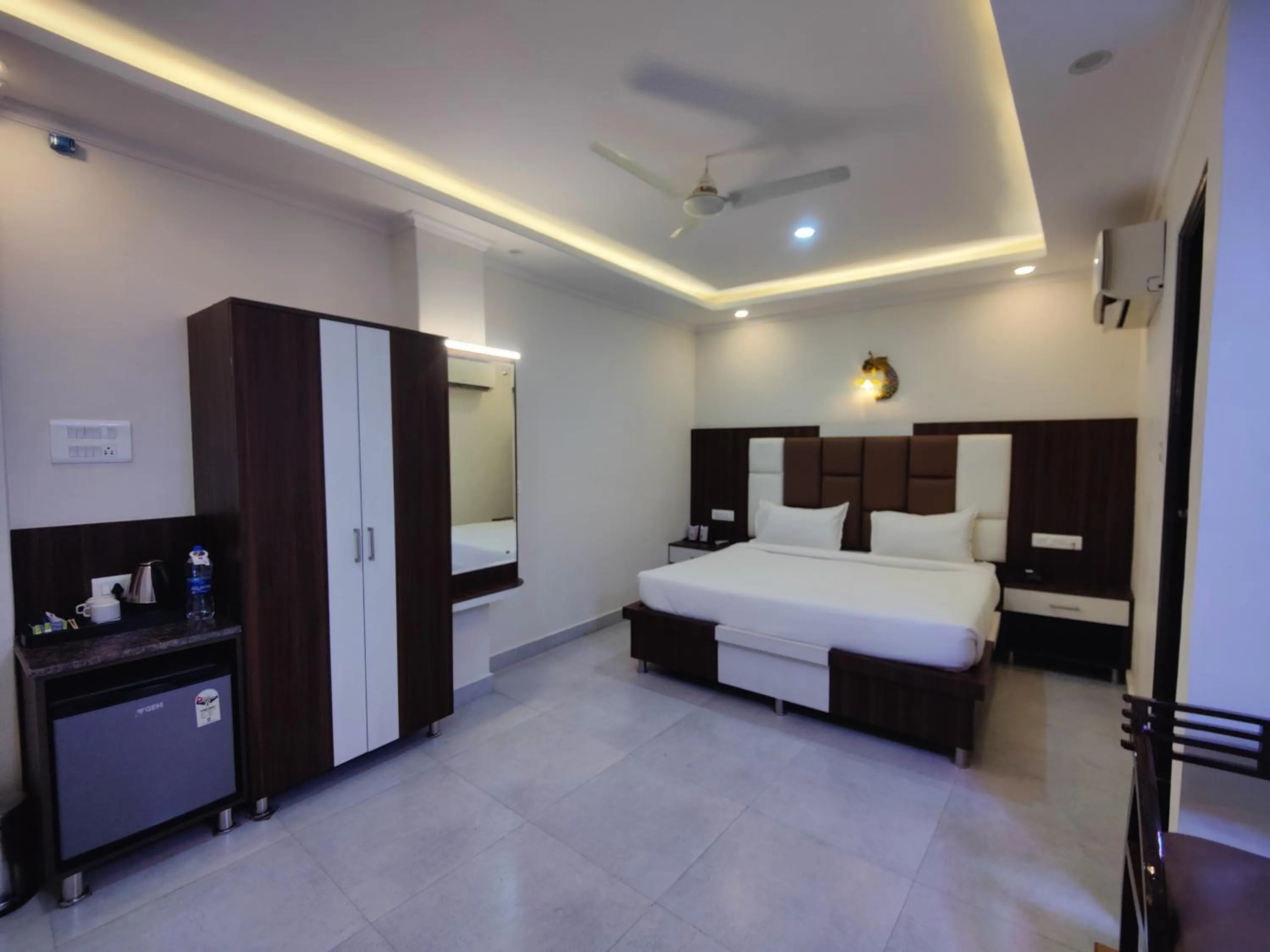 Bed in Hotel Mandi Heights - Bar, Fine Dining & Banquet Hall