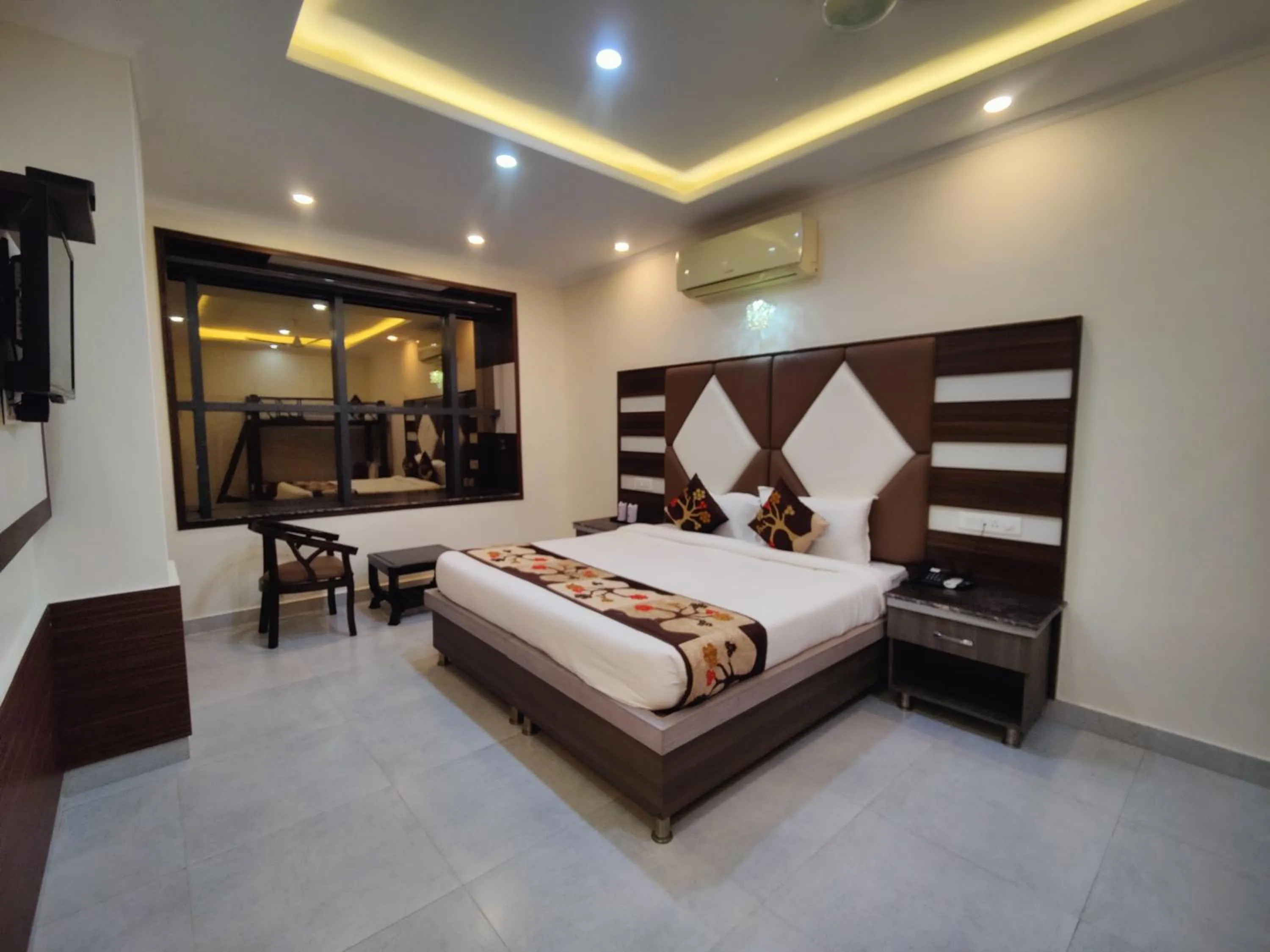 Seating area in Hotel Mandi Heights - Bar, Fine Dining & Banquet Hall